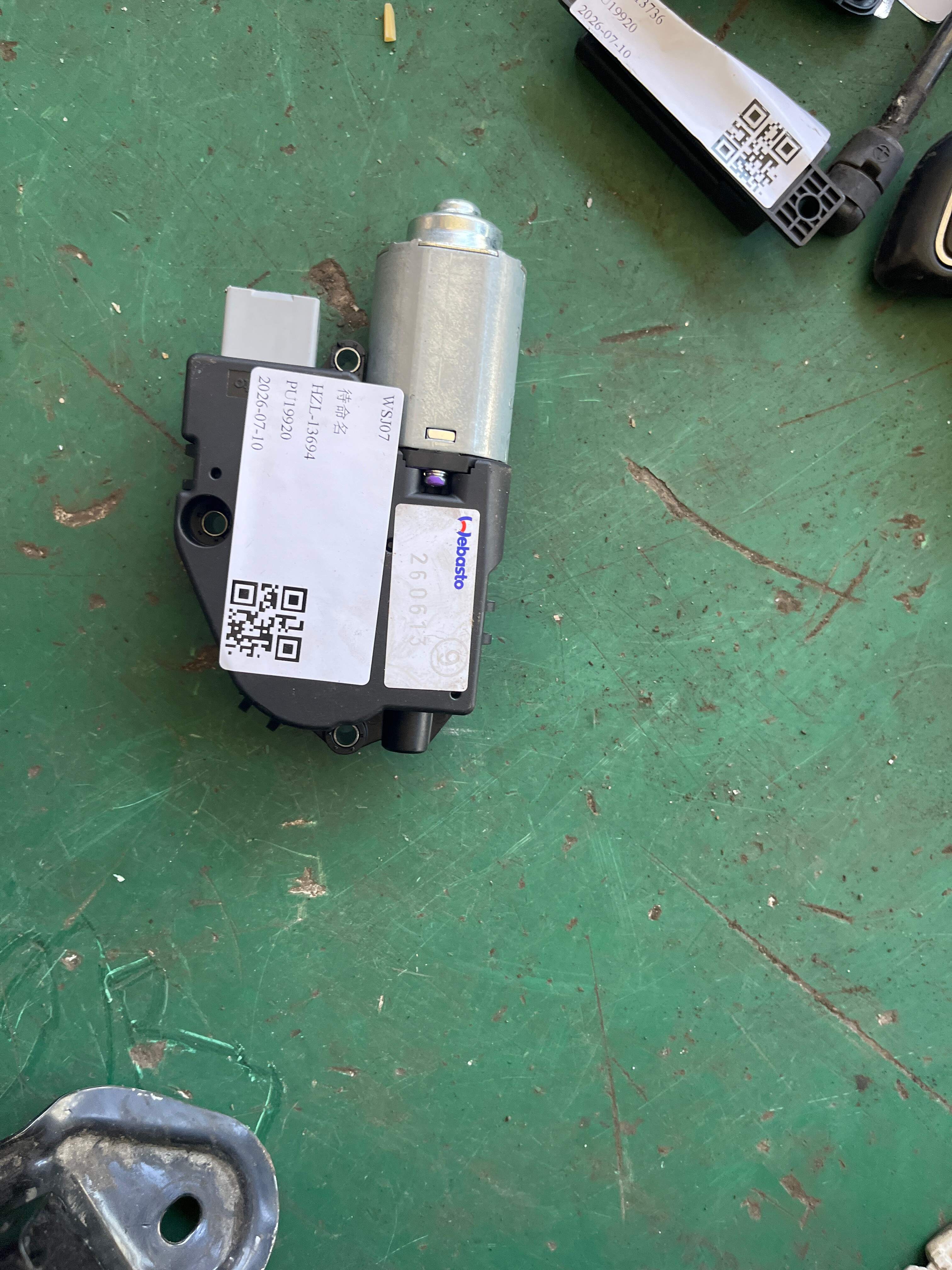 LR044742 Sunroof Motor