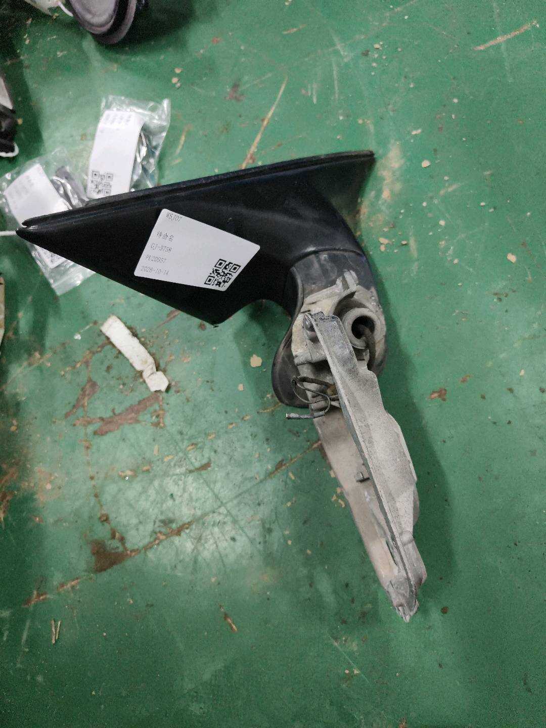 51167283608 Side Mirror Mounting Base, Right