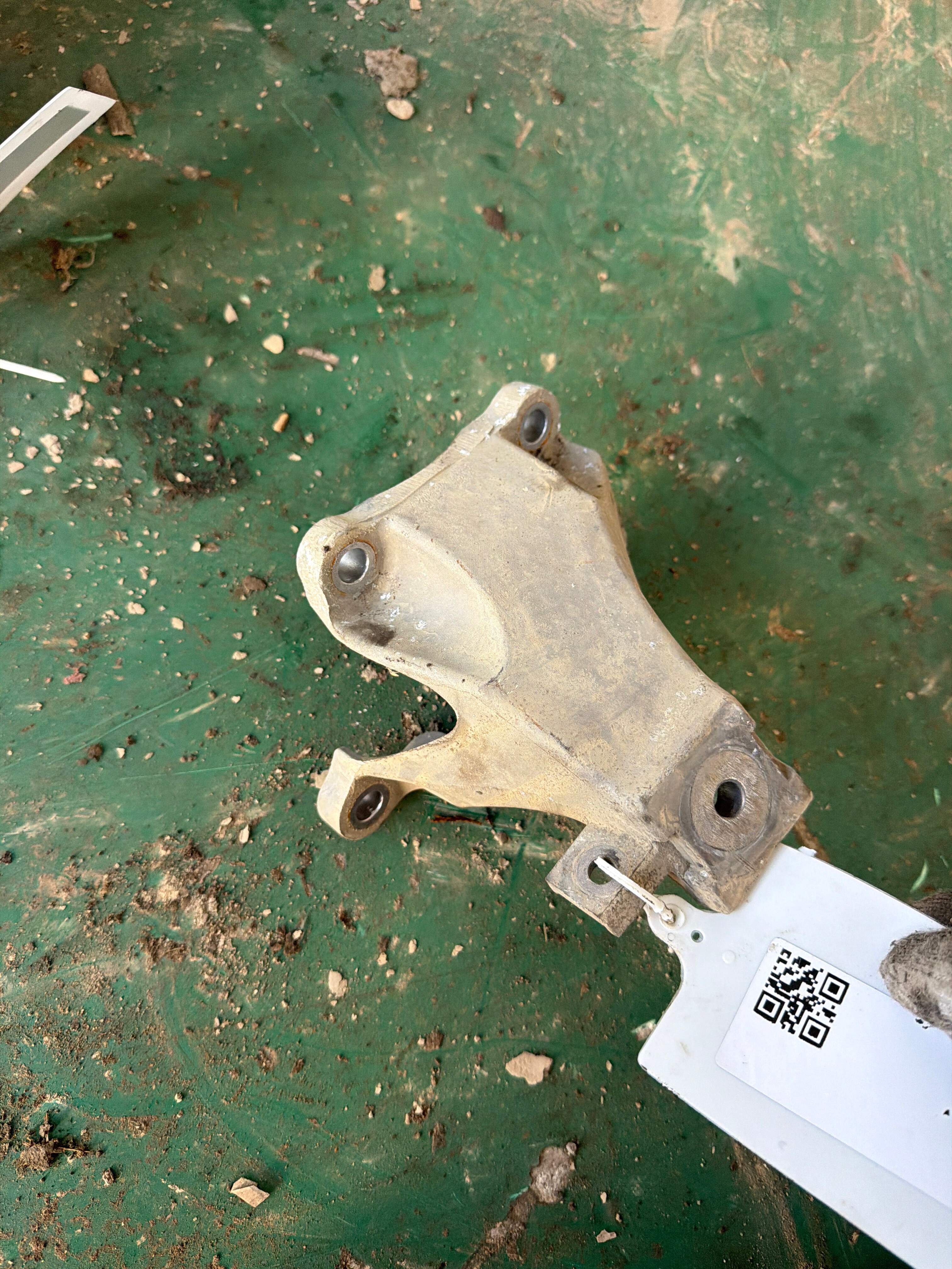 L4FD199308A Engine Bracket, Right