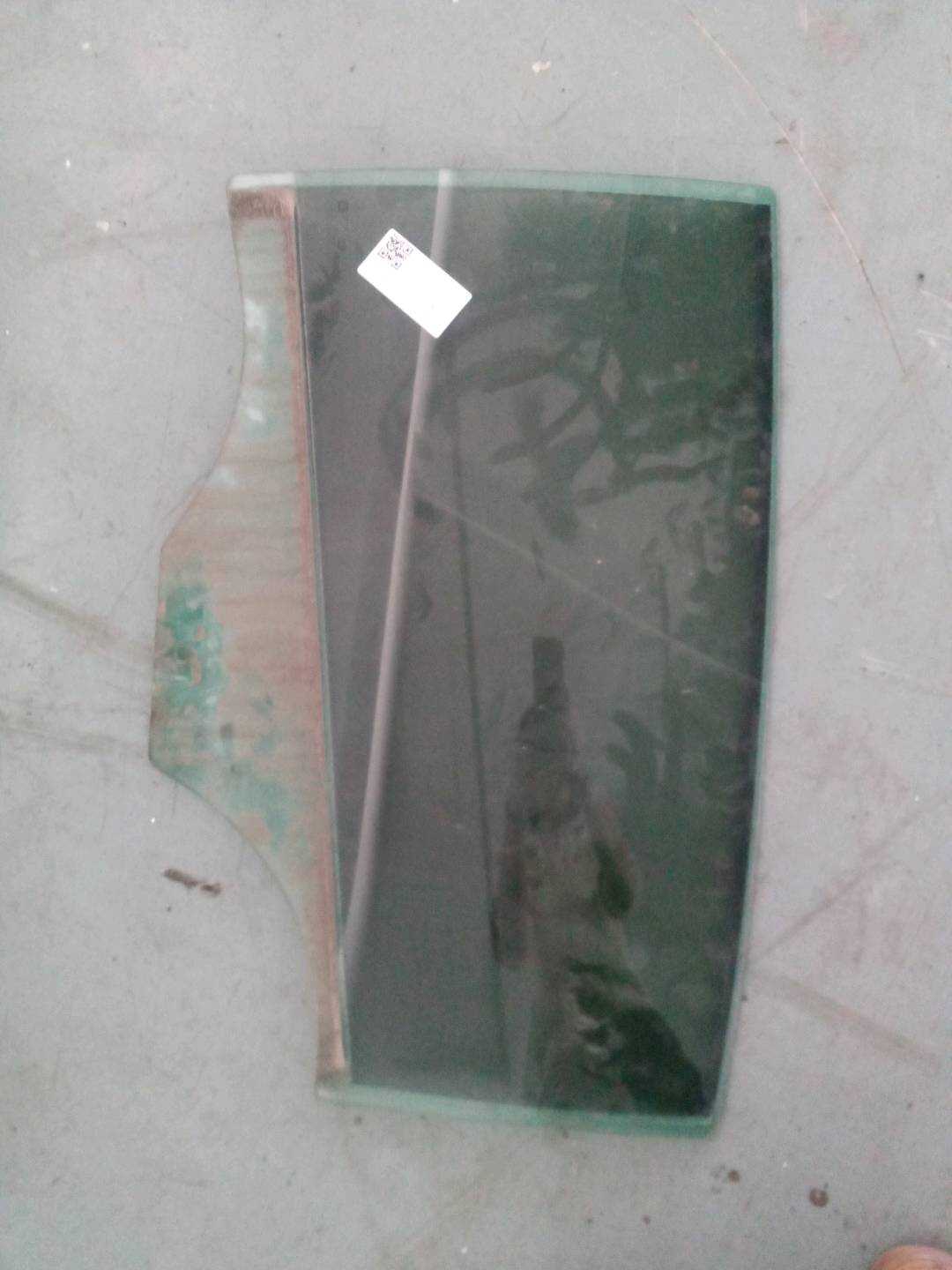 15947883 后门玻璃（左）