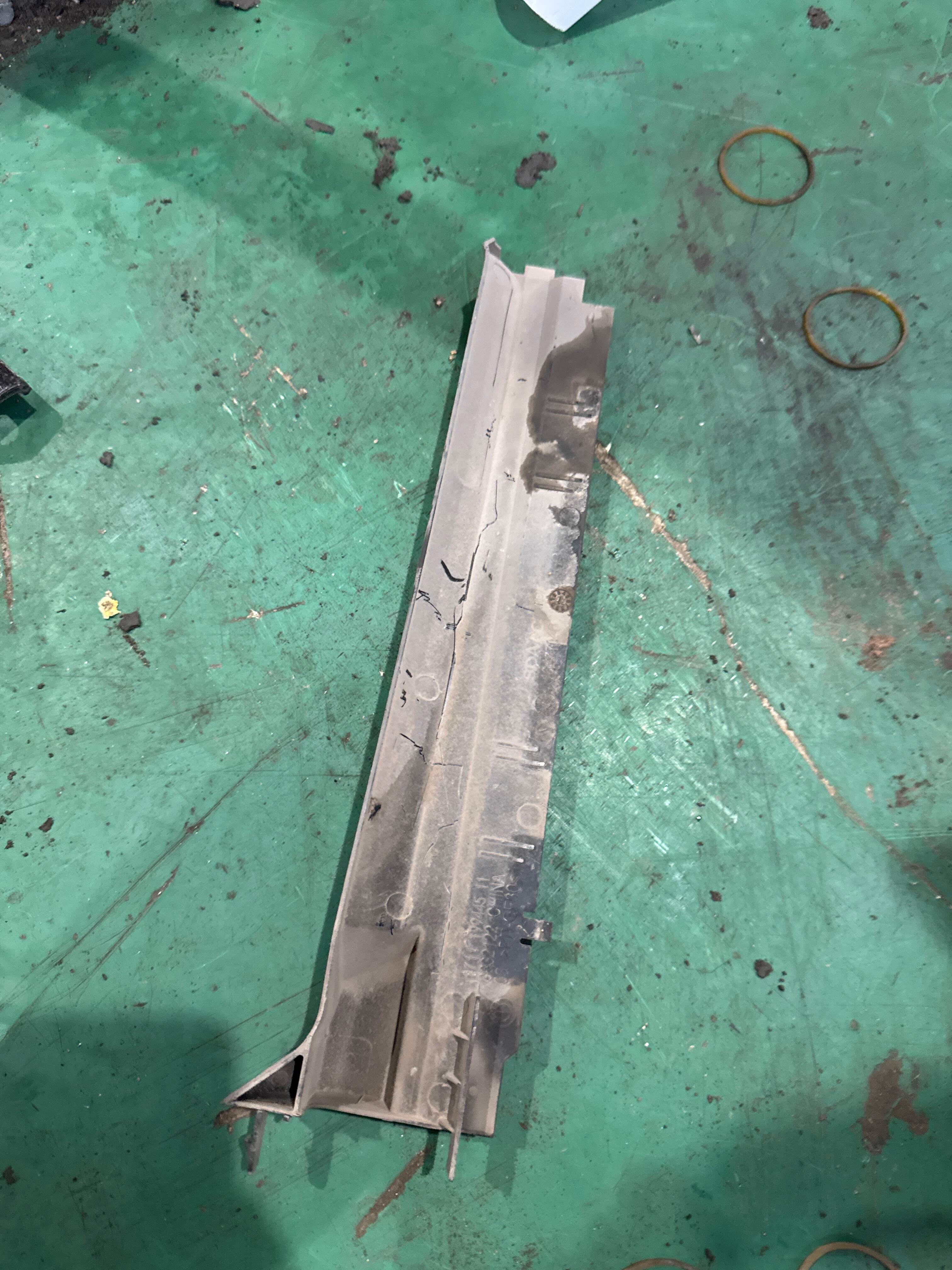 17118632122 Radiator Side Air Deflector, Left