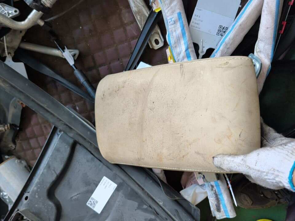 5890548050A0 中央控制台杂物箱盖