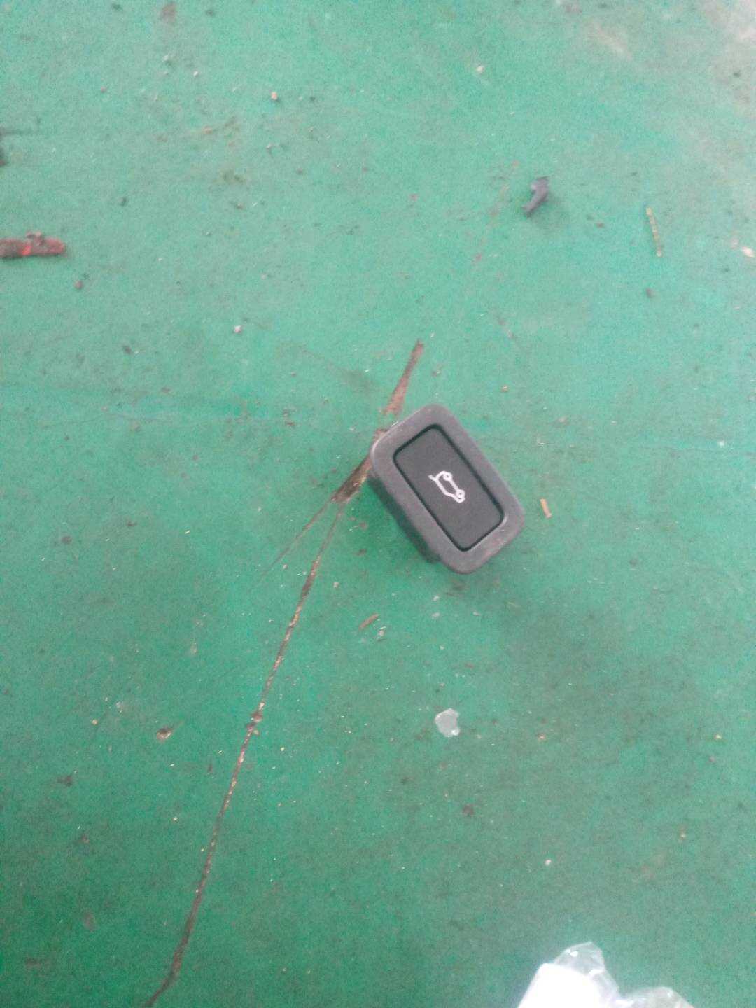 T4A7680 尾盖关闭开关