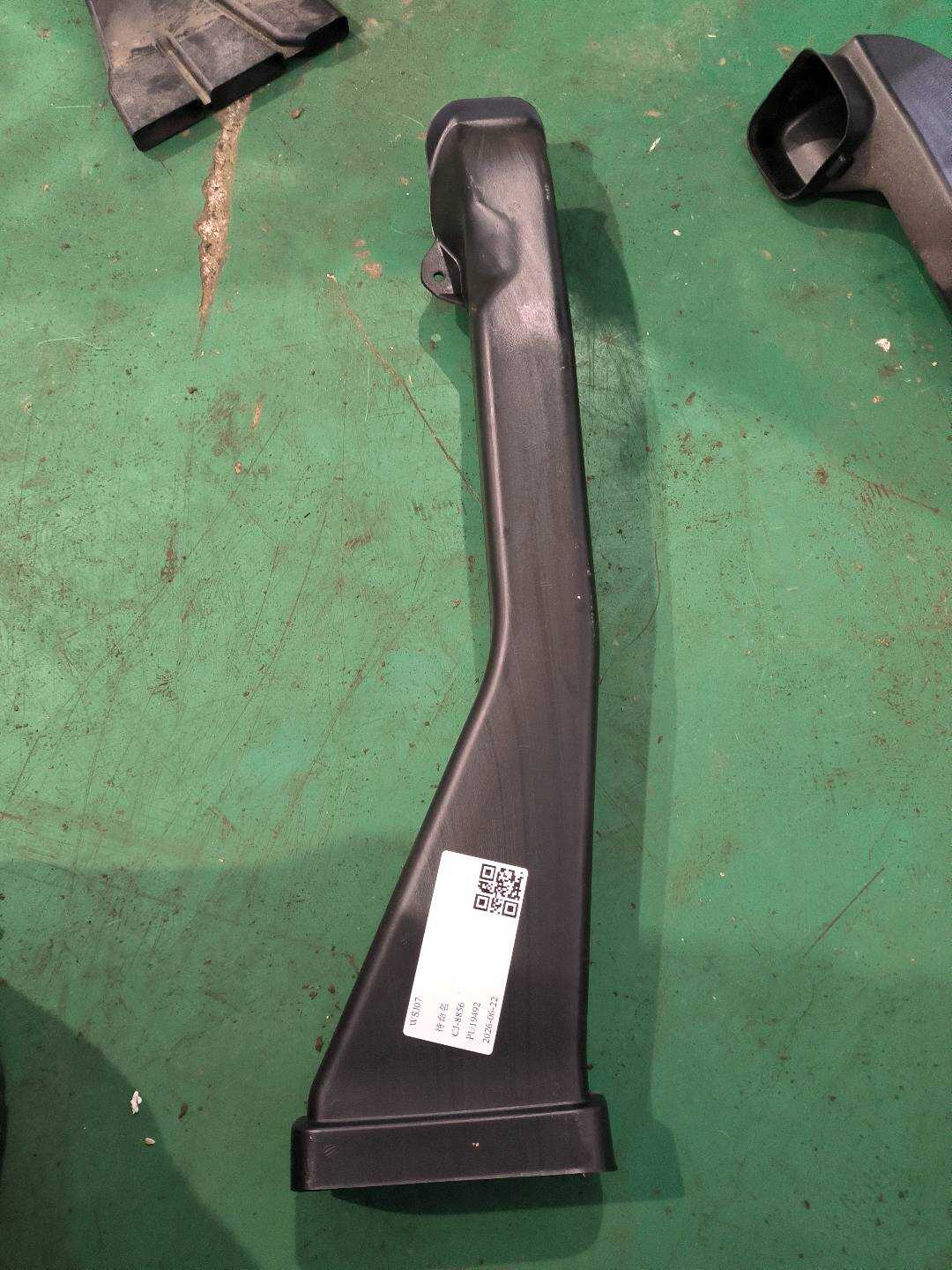 5886106100 扶手箱1号风管