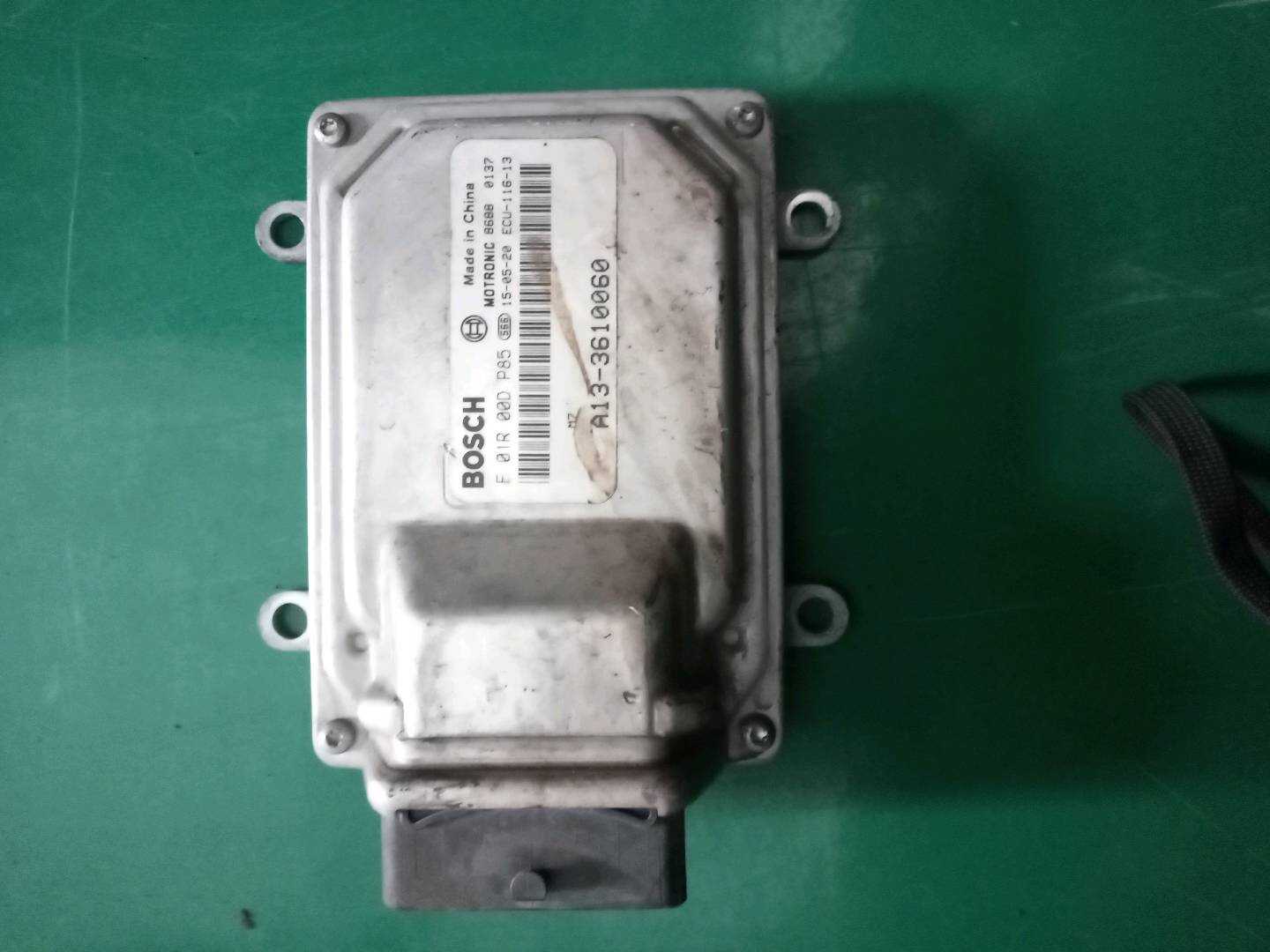 F01R00DP85 Engine Control Unit (ECU)