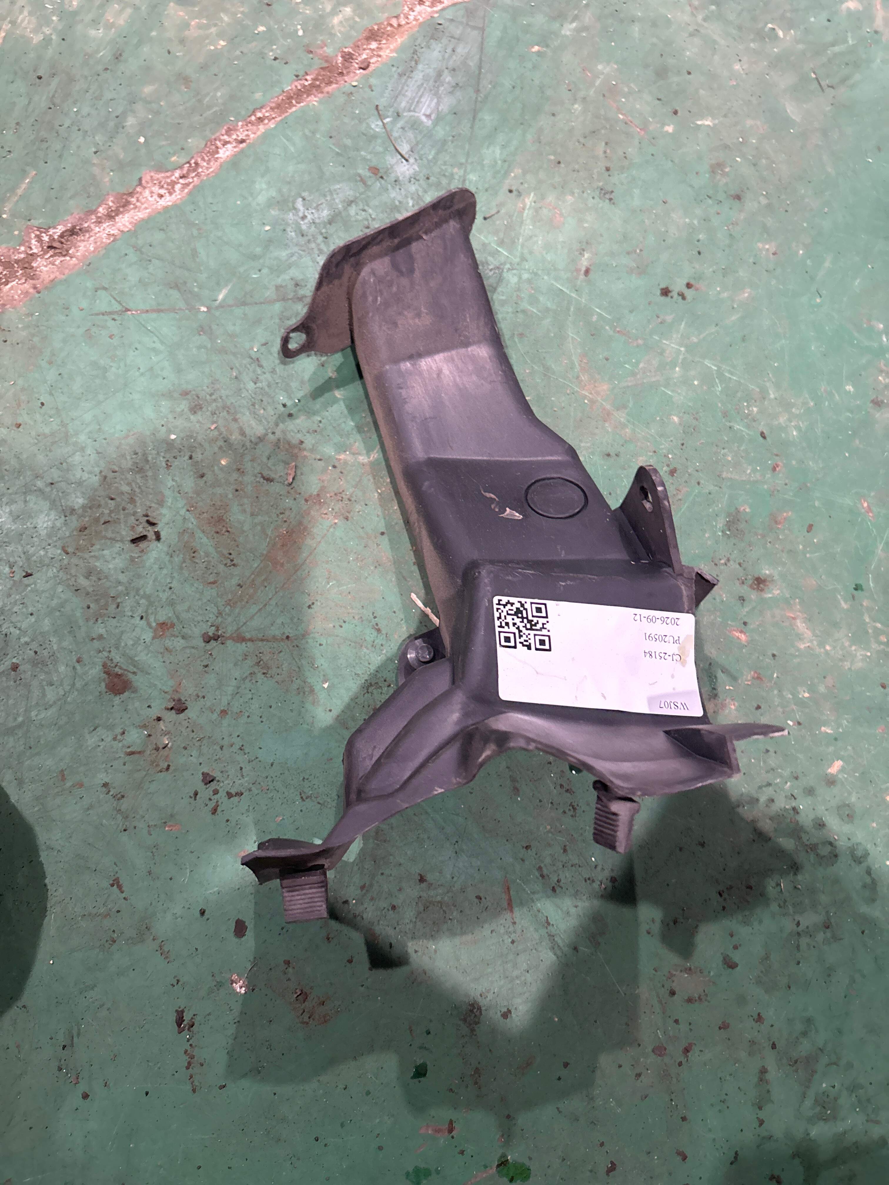 64316925977 微尘滤清器出水口(左)