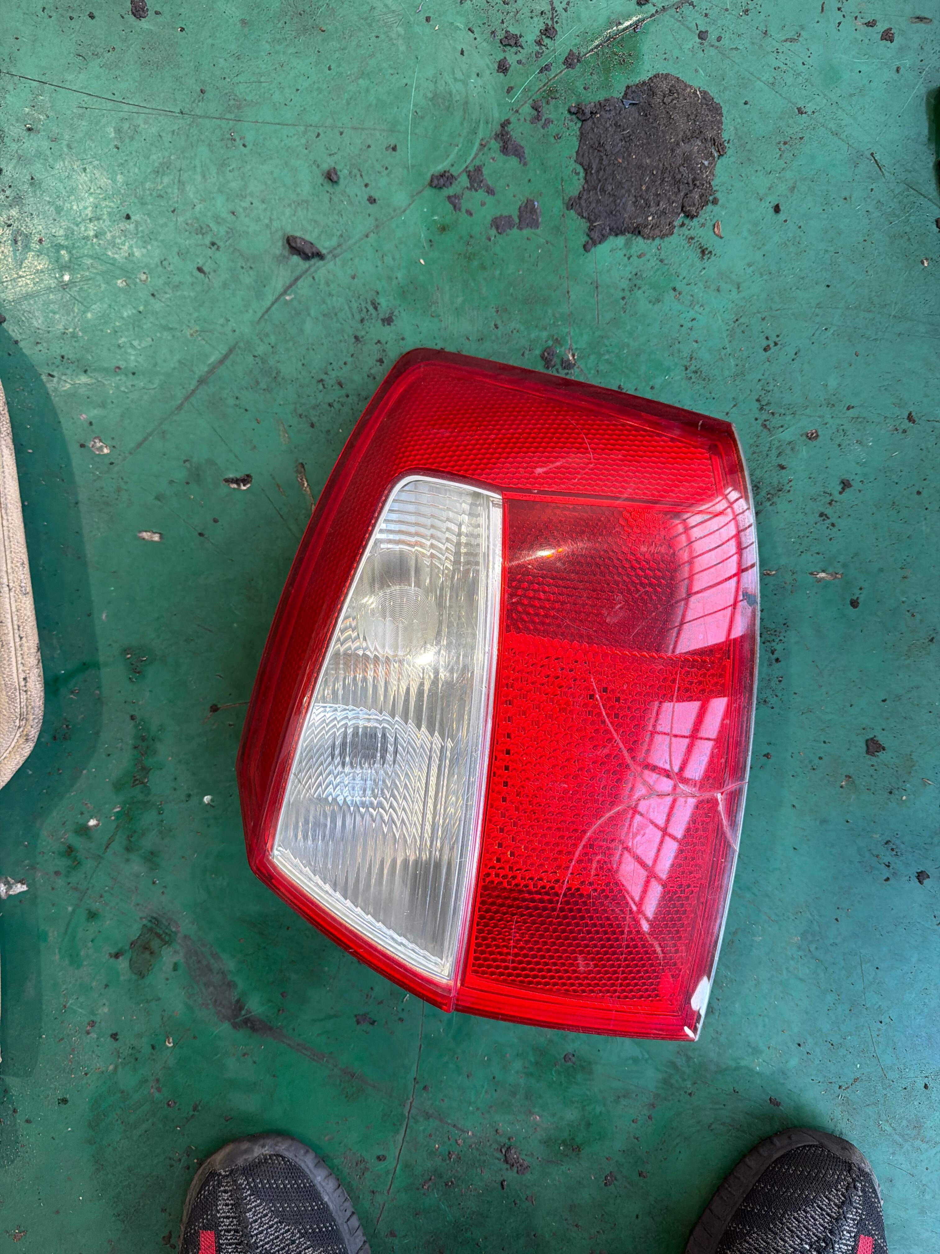 8E5945218 Tail Light Half Assembly, Right