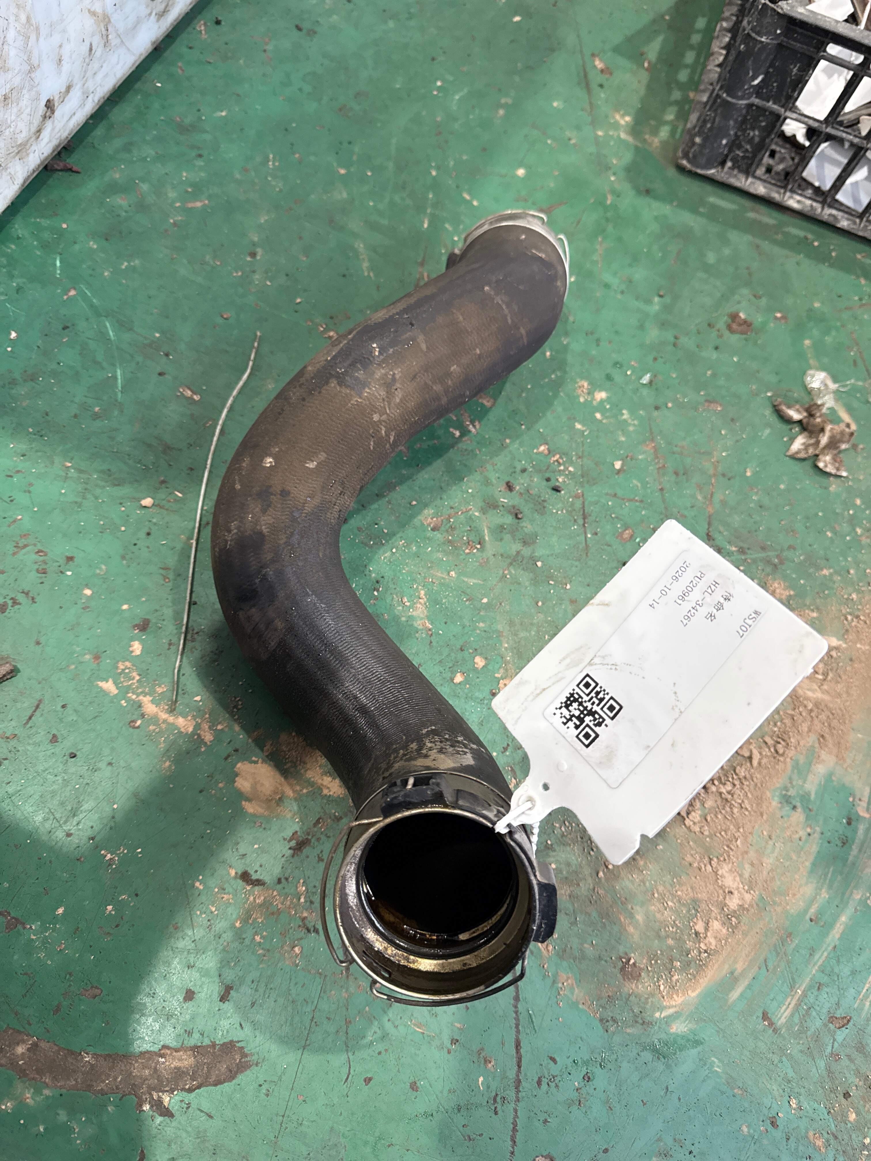 A2045282582 增压中冷器进气管增压中冷器进气管(左)