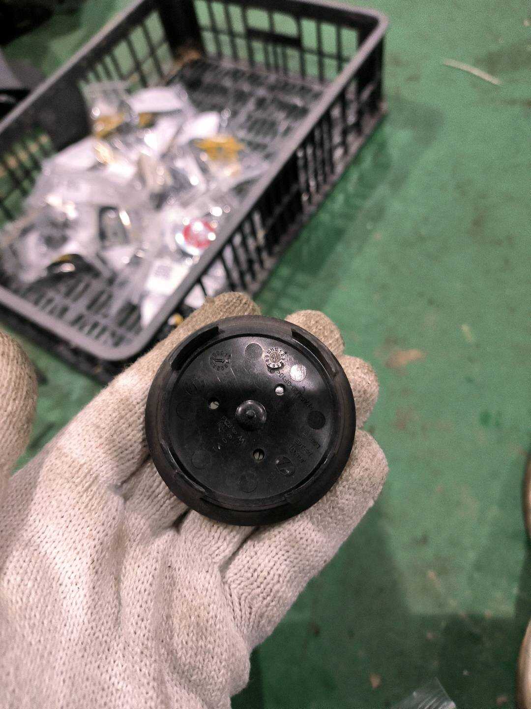 C2D49639 Wheel Hub Cap