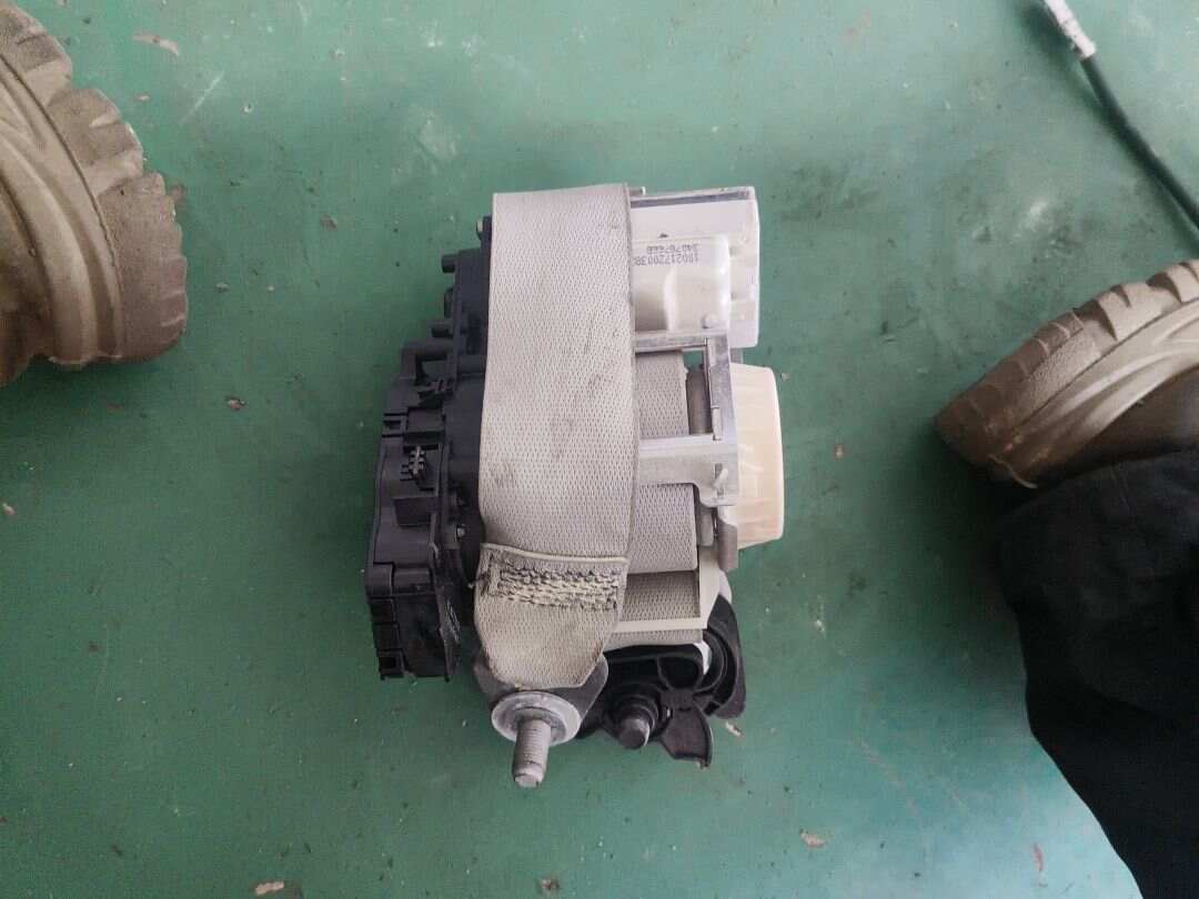 A22186068857F03 Passenger Seat Belt