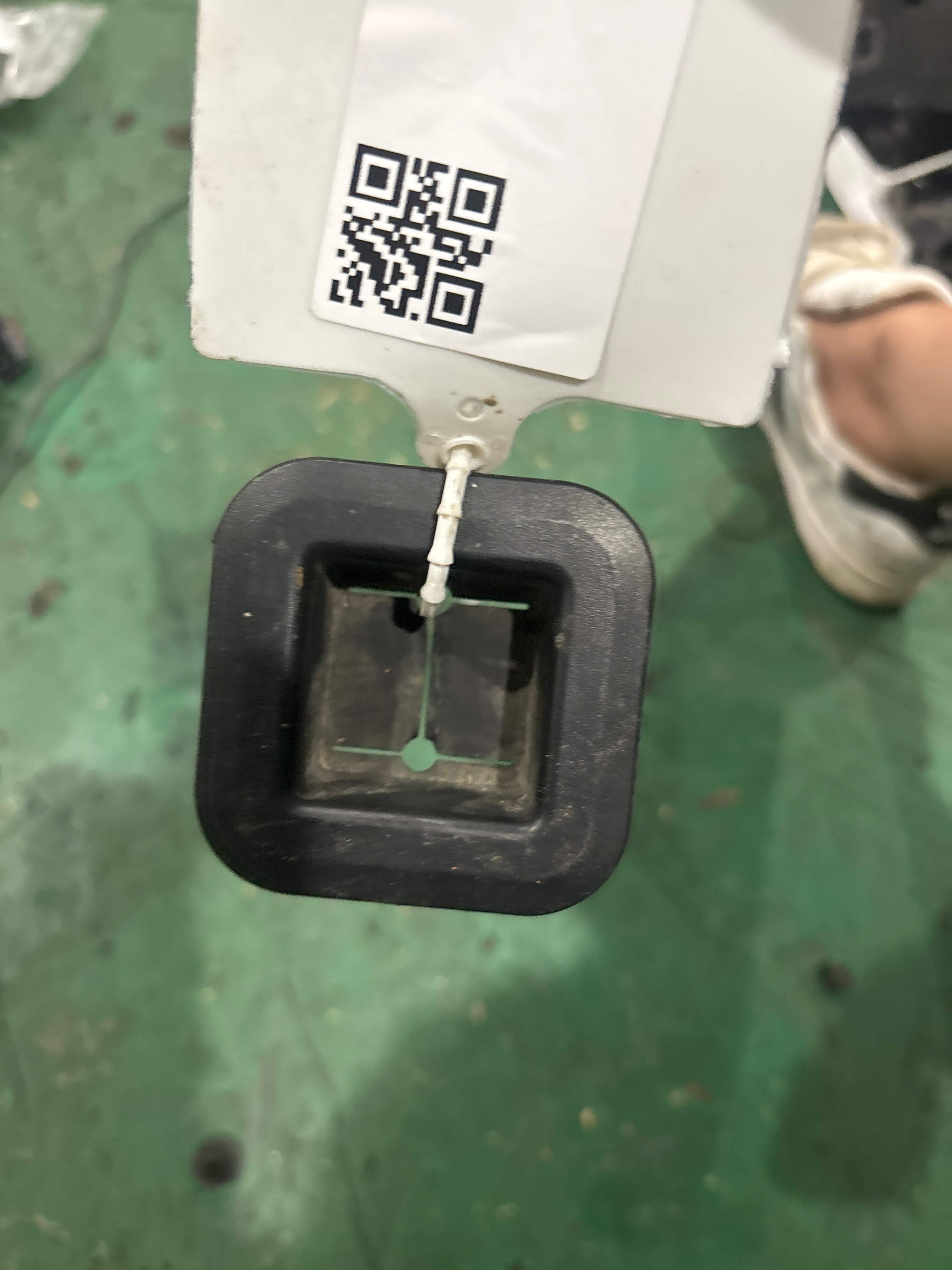 51476972985 行李箱挂钩饰板（右前）