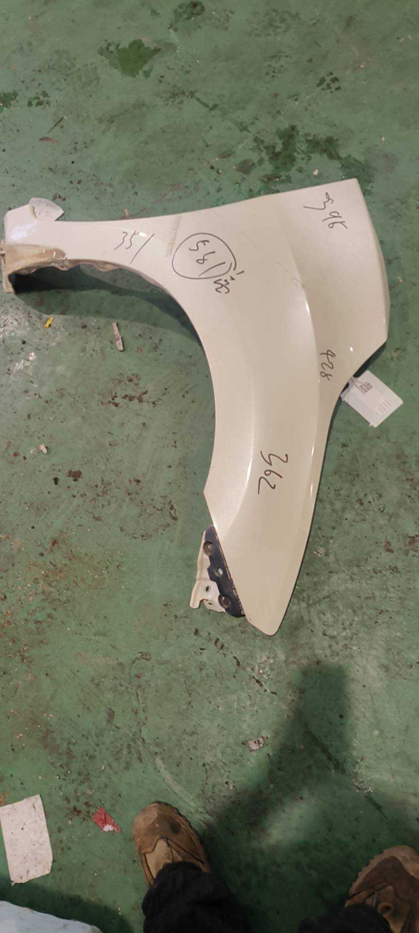 F31005MAMB Front Fender, Right