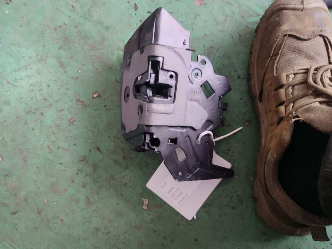 T4A10223 后门锁机构(左)