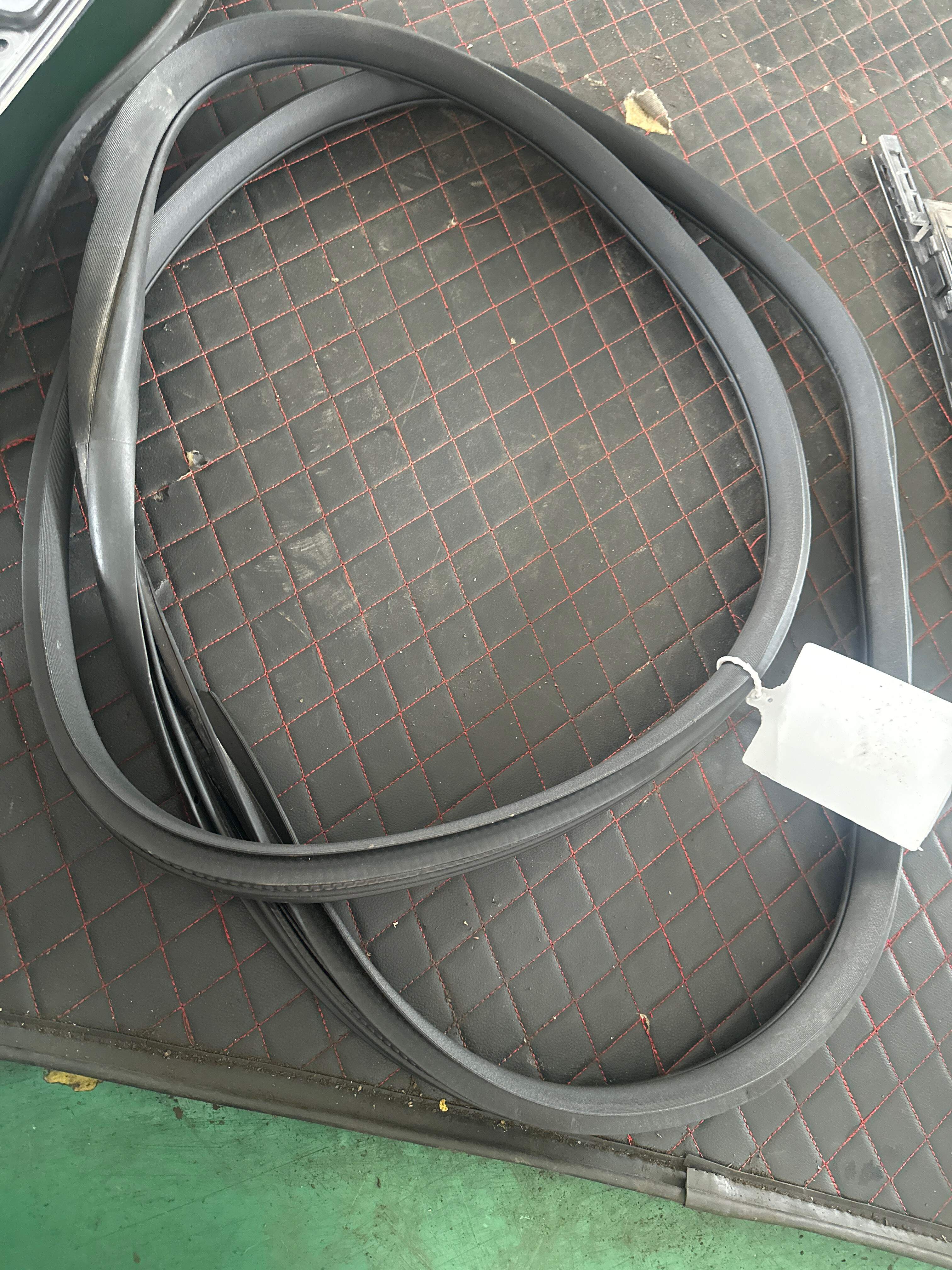 A25369702519G44 后门车身密封胶条（右）