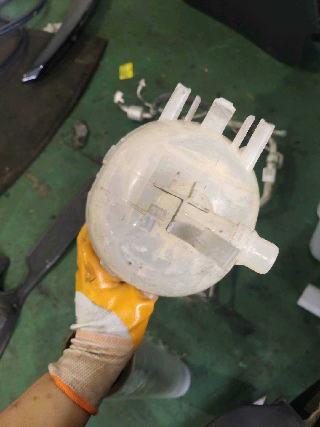 B016030 Coolant Expansion Tank