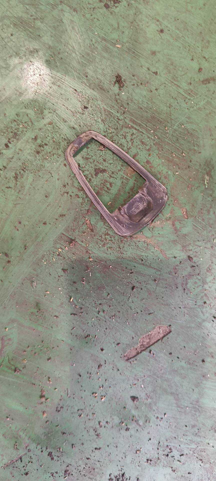 61252FJ000 左前门外拉手隔垫