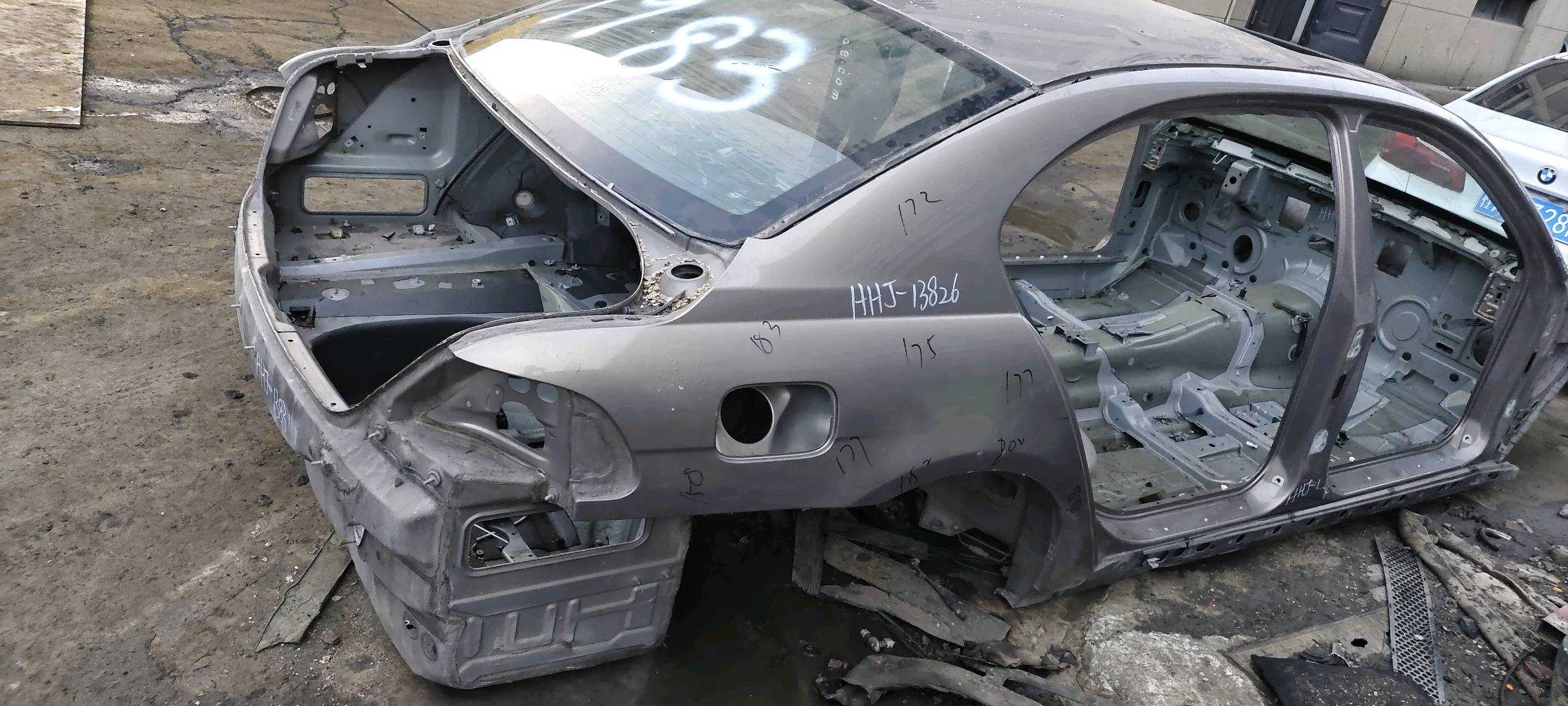 41217045686 Rear Fender, Right