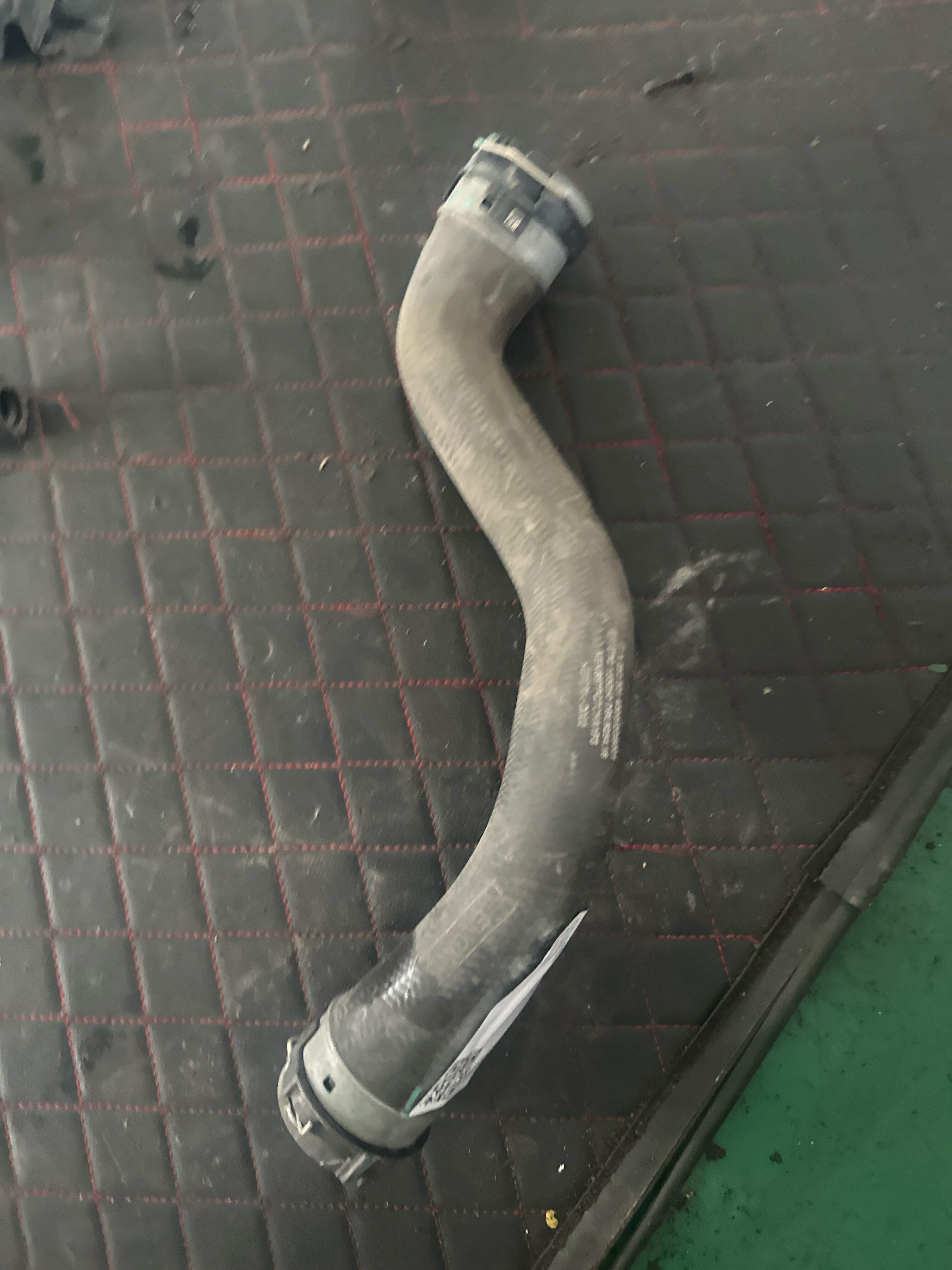 A2535014300 水箱进水管（左）