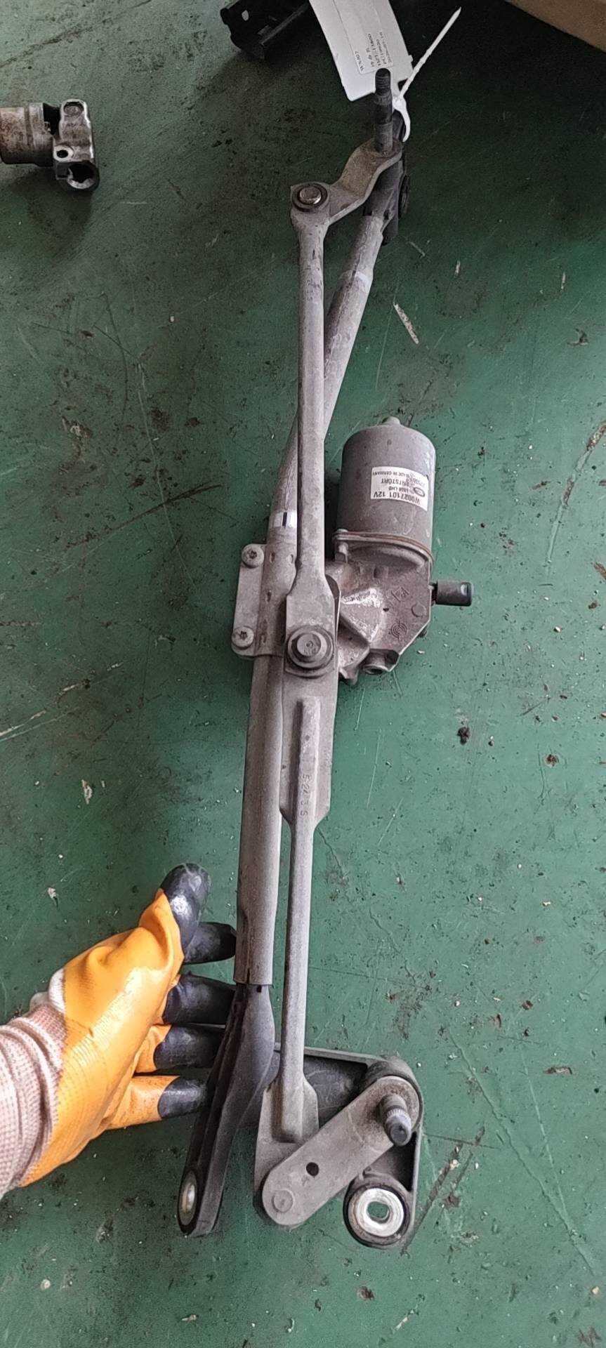 LR024224 Front Wiper Motor Assembly