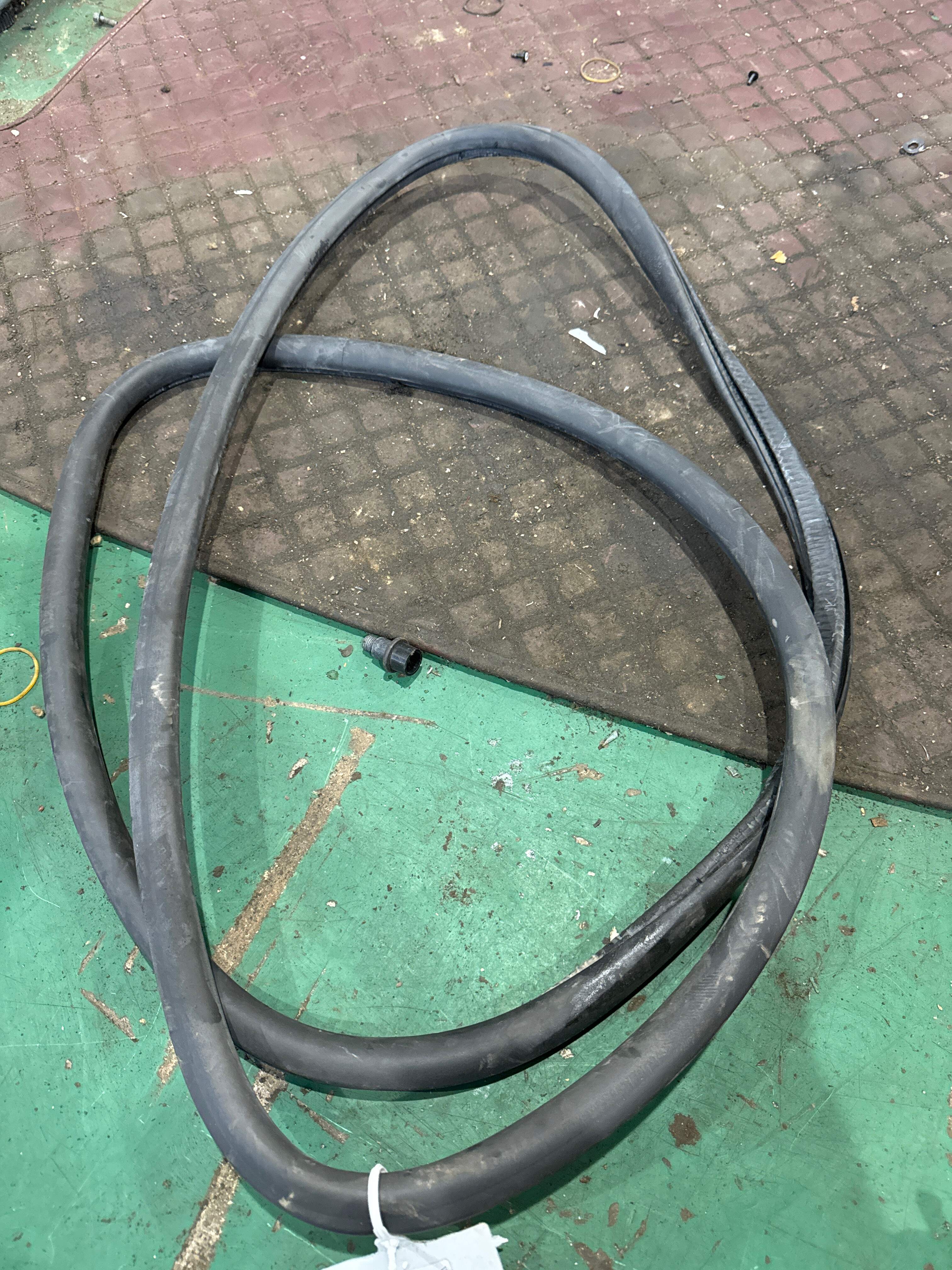 97053626501 后门车身密封胶条(左)