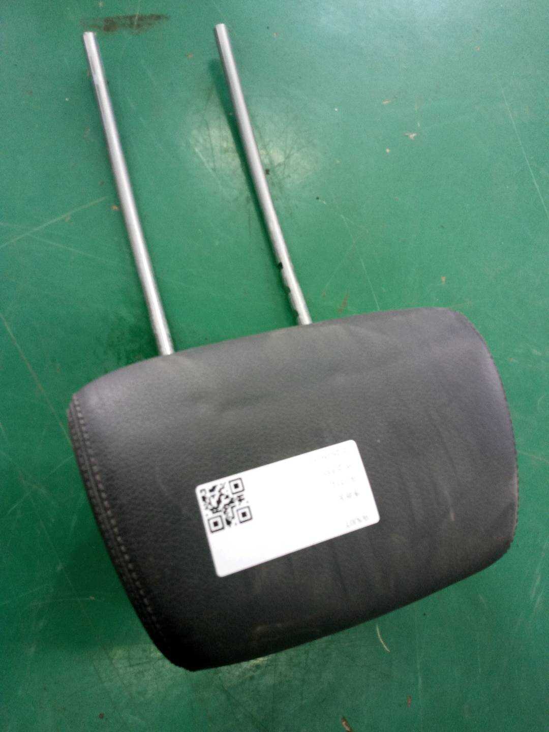 A21297008509E43 后座椅头枕(右)