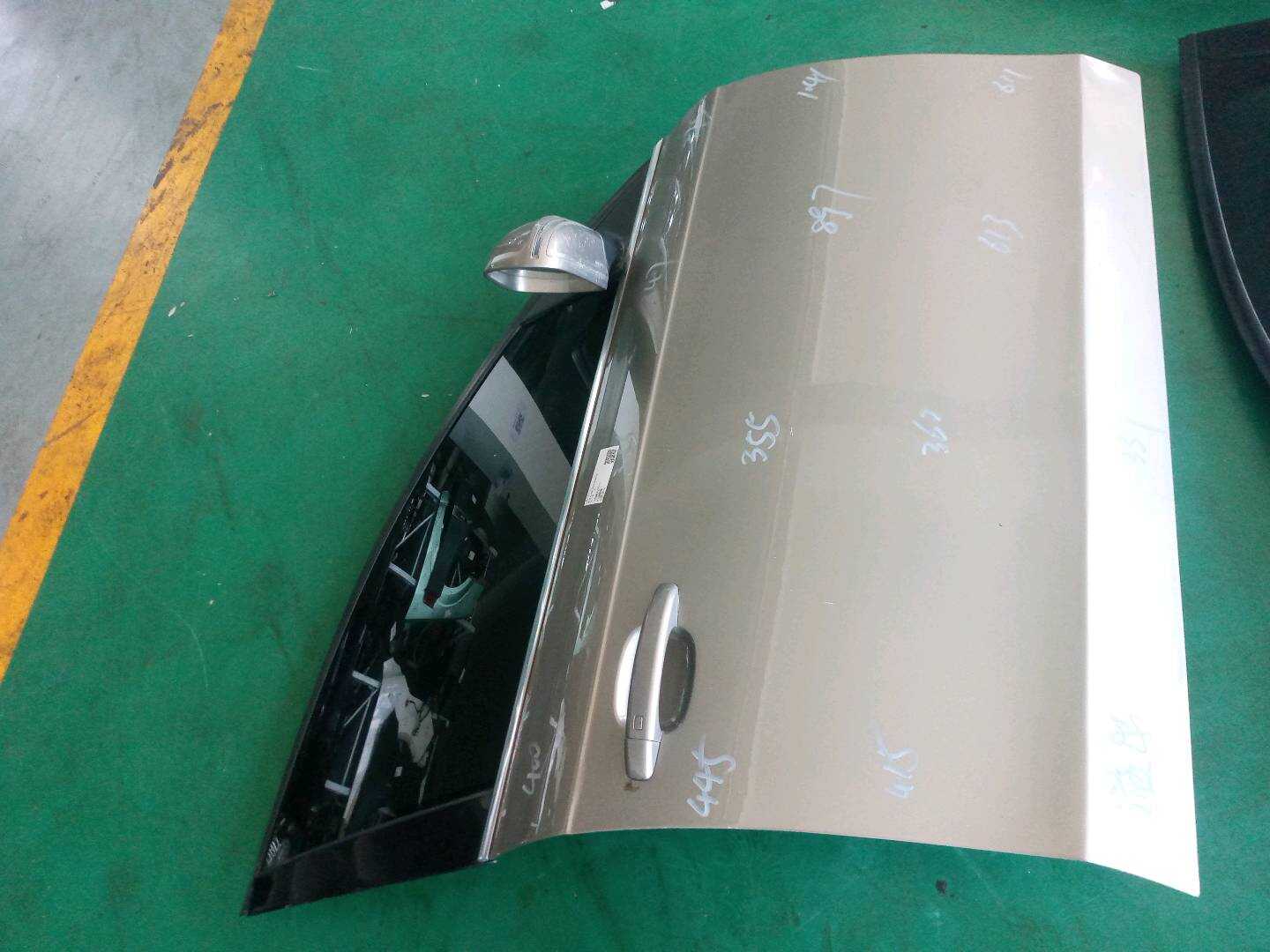 L8KD831052 前门壳(右)