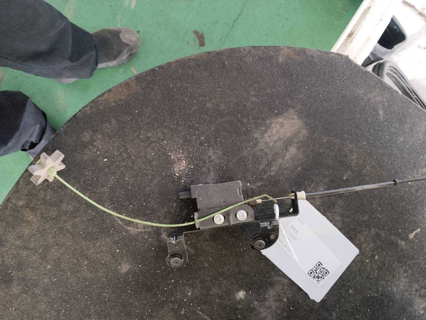 67116988089 燃油箱门开启执行器