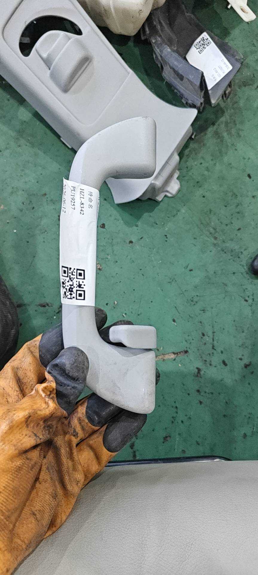 83240TM8A11ZC 车顶扶手（左后）