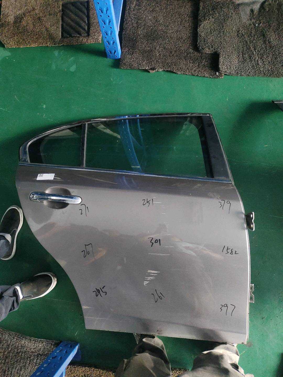 5040011BAC0002B00 后门壳（右）