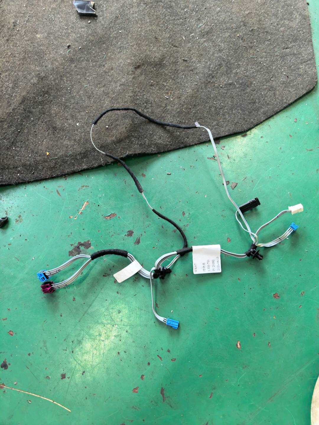 A2045407310 前门线束(左)用电设备上的控制单元