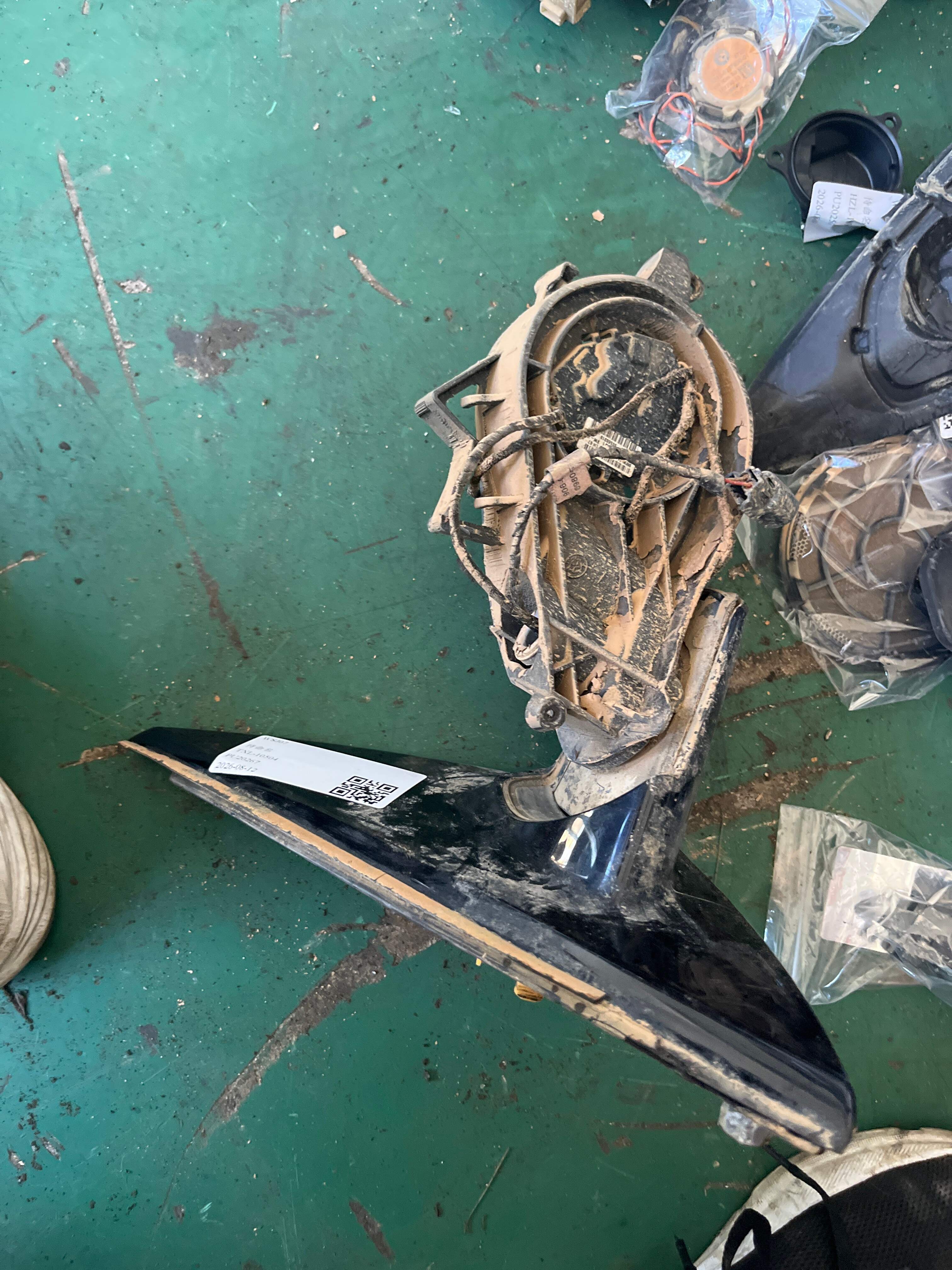 51167416113 Side Mirror Mounting Base, Left