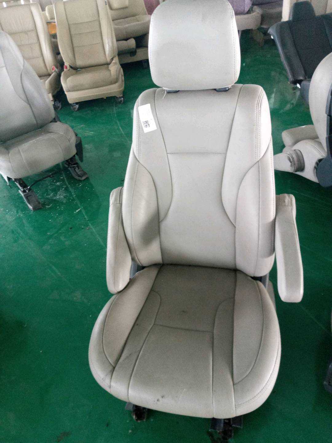 7000100V6506 后二排座椅总成（右）