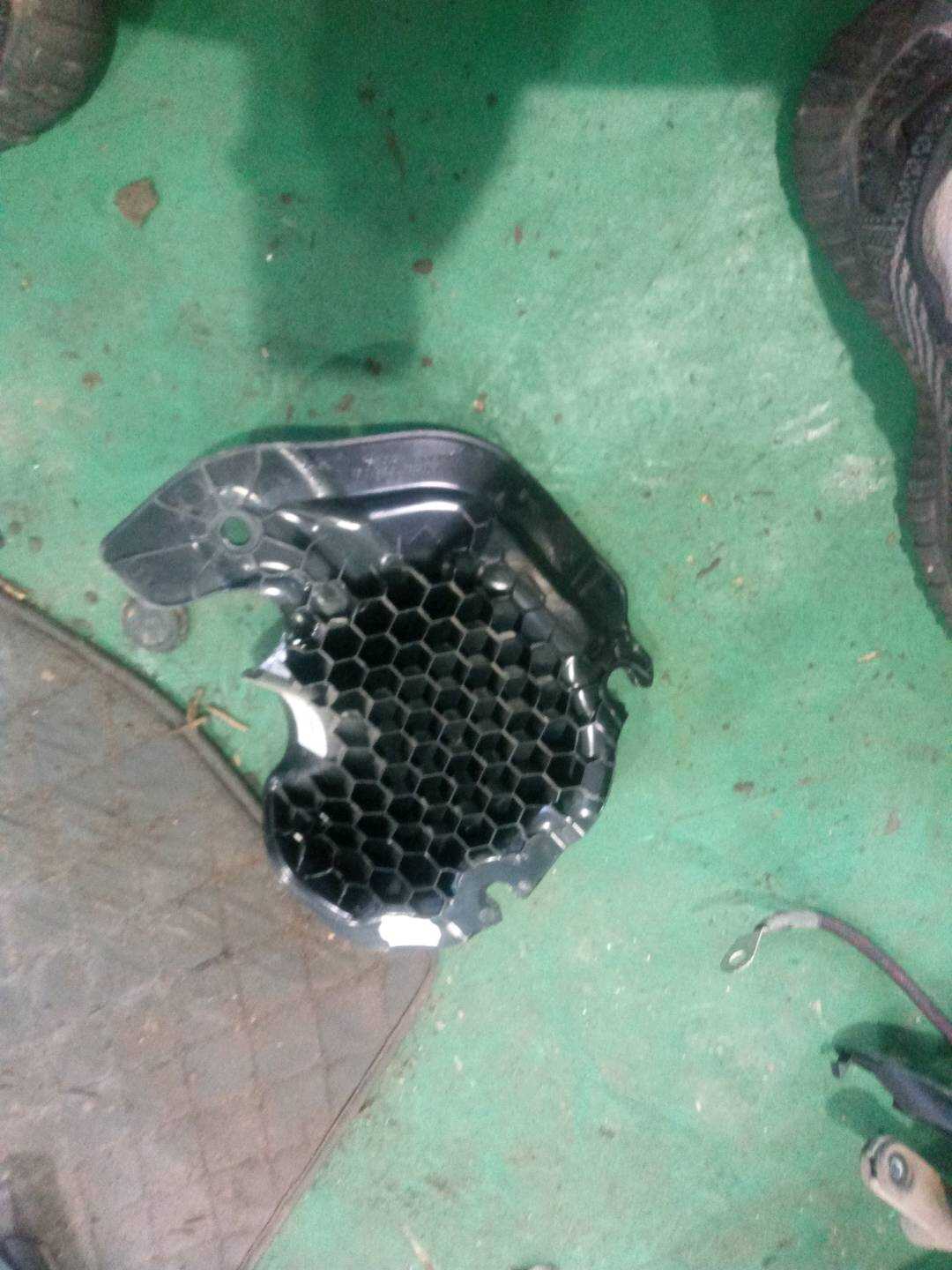 51487375595 转向柱盖板