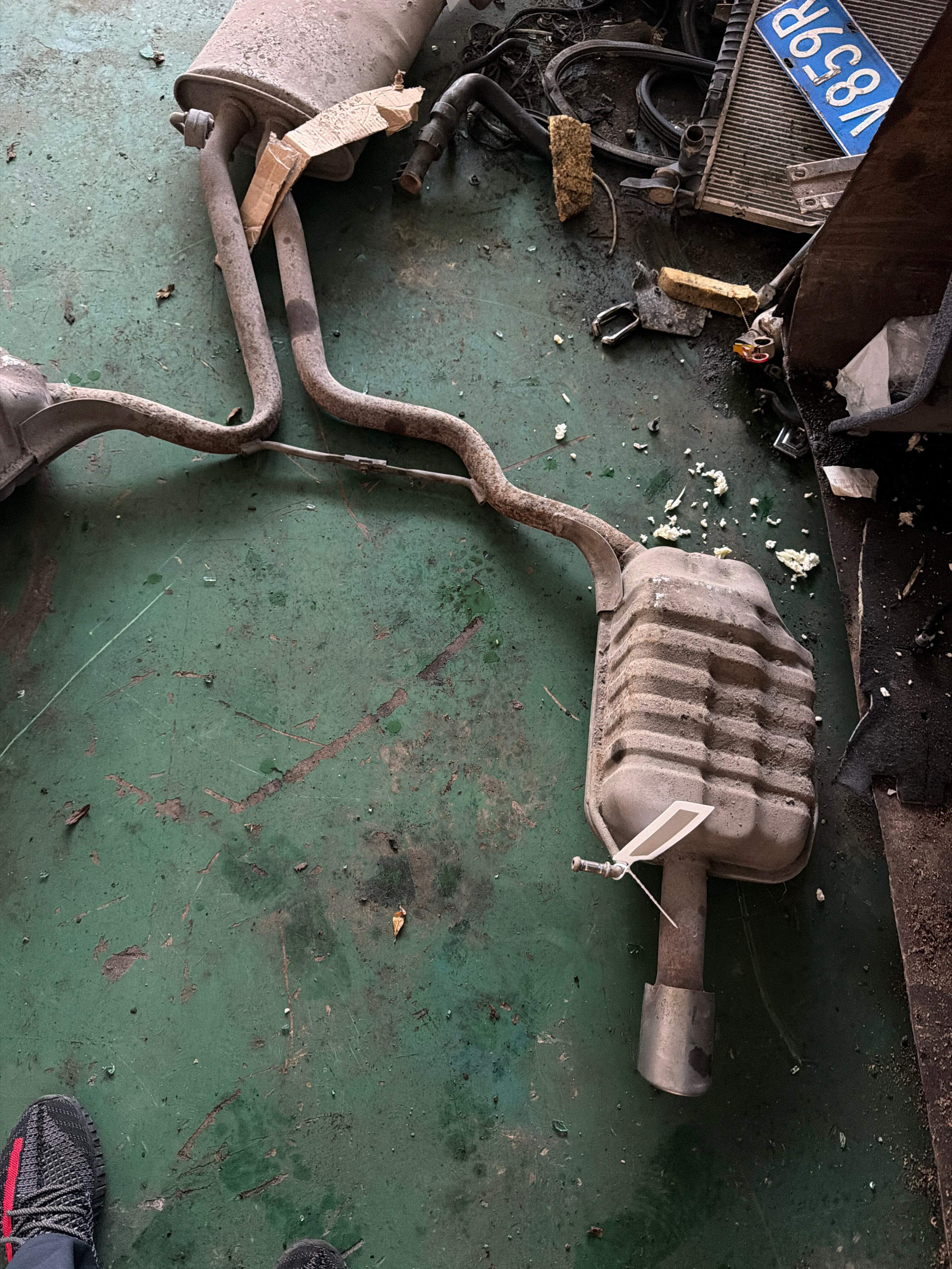 8E0253609GK Exhaust Pipe, Rear Right
