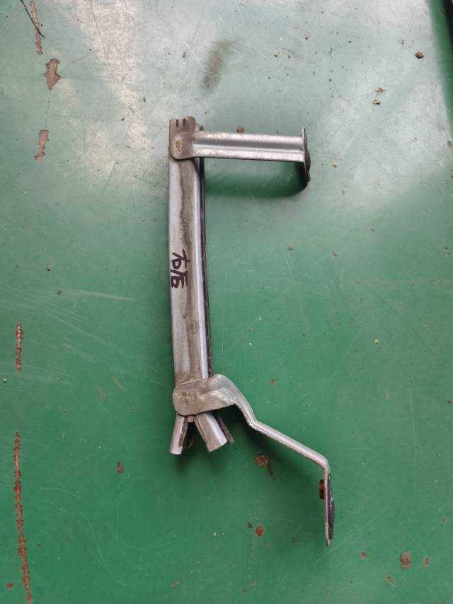 930459 Front Door Window Guide Rail, Rear Right