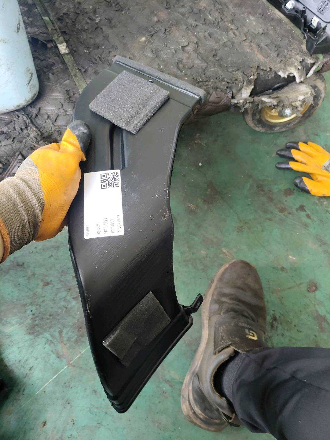8028025400 左后吹脚风道前连接管