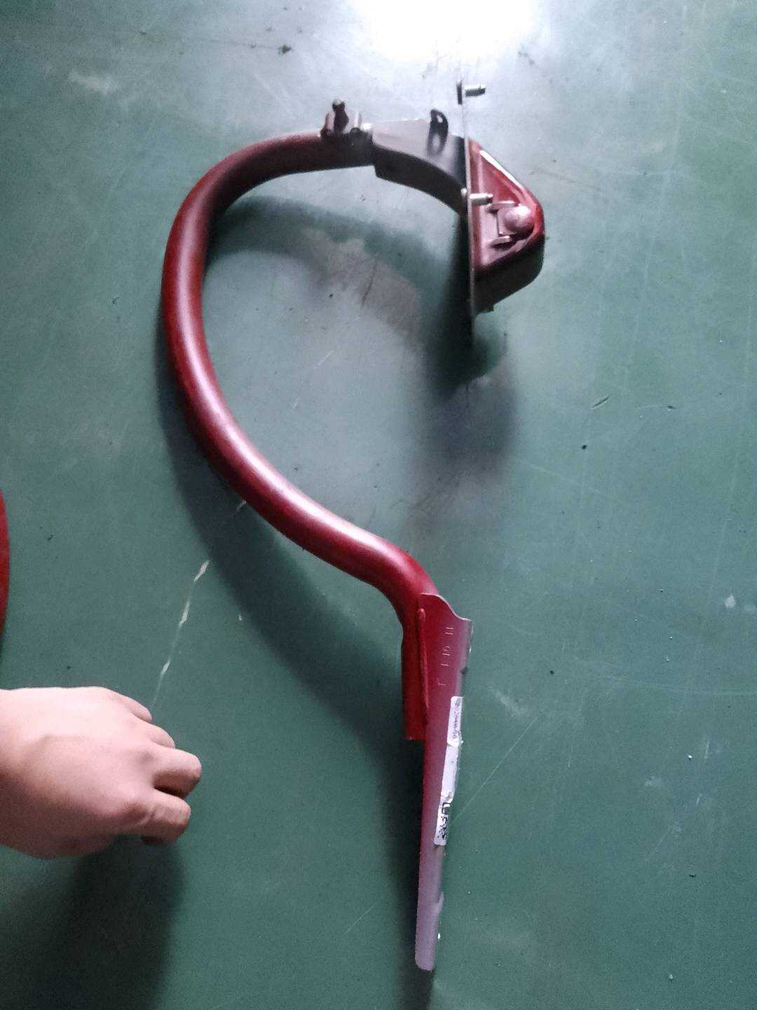 41627228499 尾盖铰链（左）