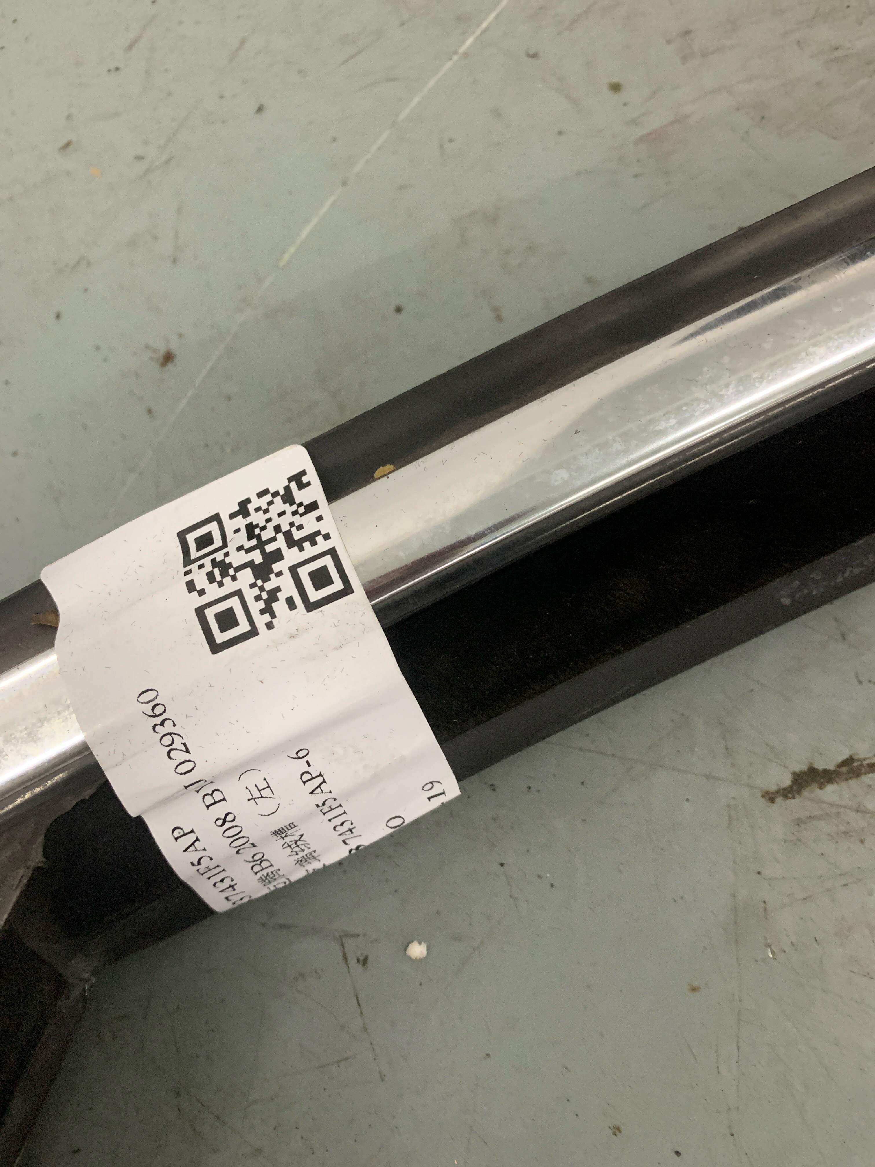 L3C4837431F5AP 前门玻璃绒槽(左)