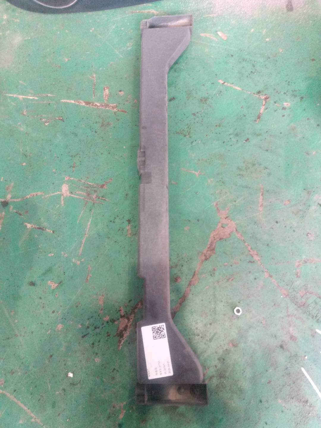 4F9807329 Rear Bumper Bracket, Center