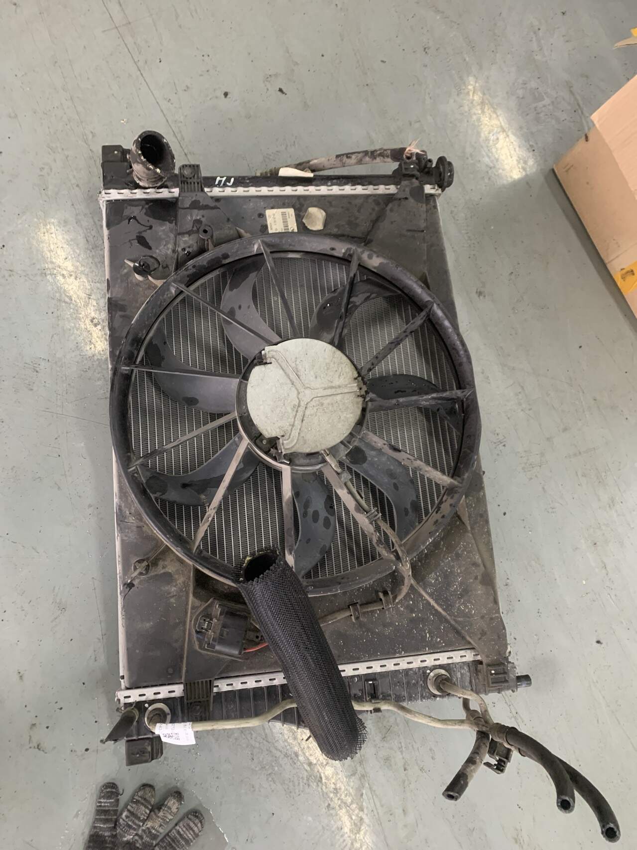 9040272 Radiator