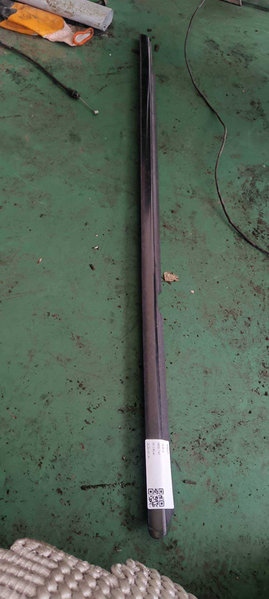 A1646907980 后门玻璃压条(左外)