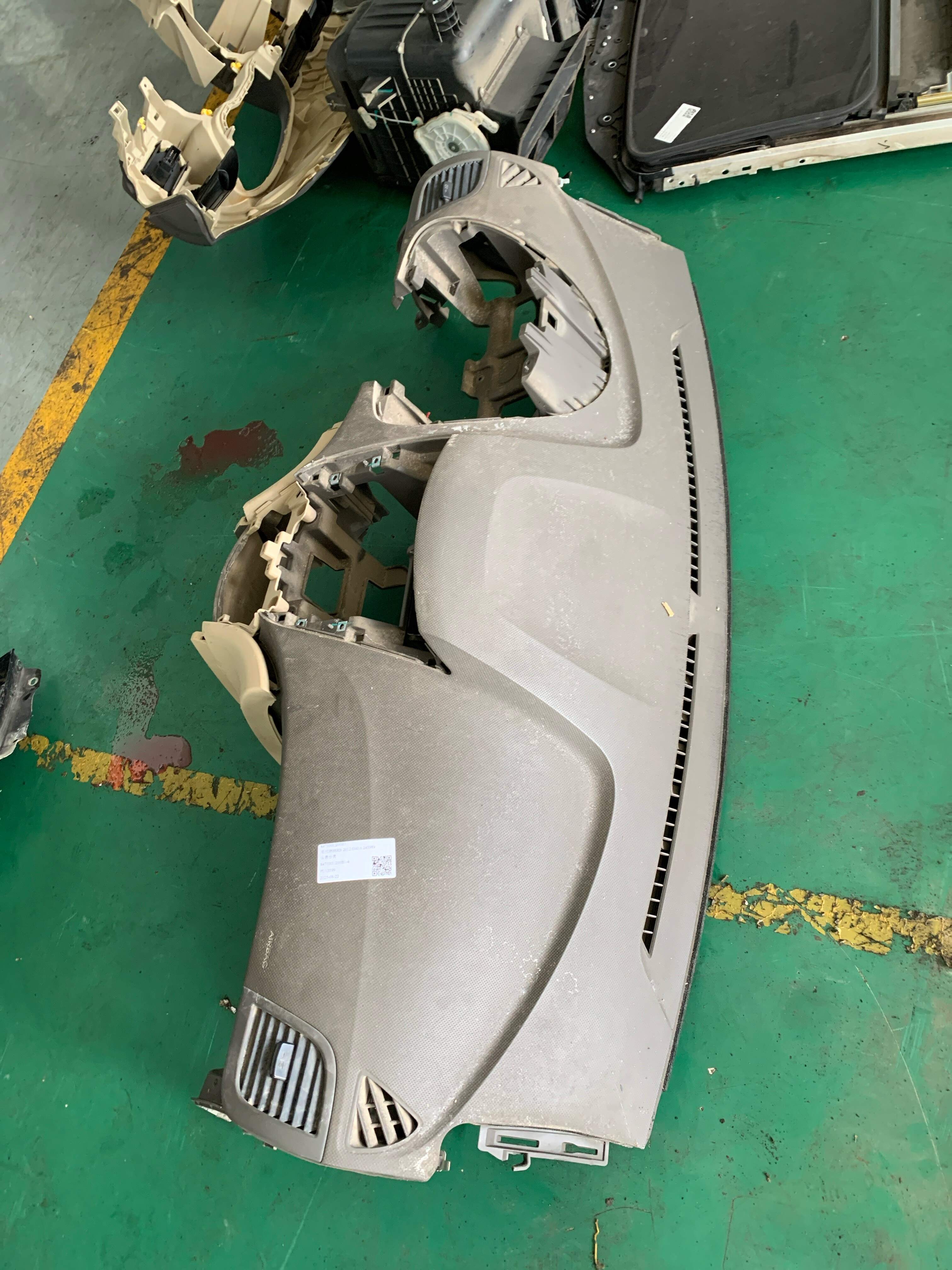 847100U200B1 仪表台壳