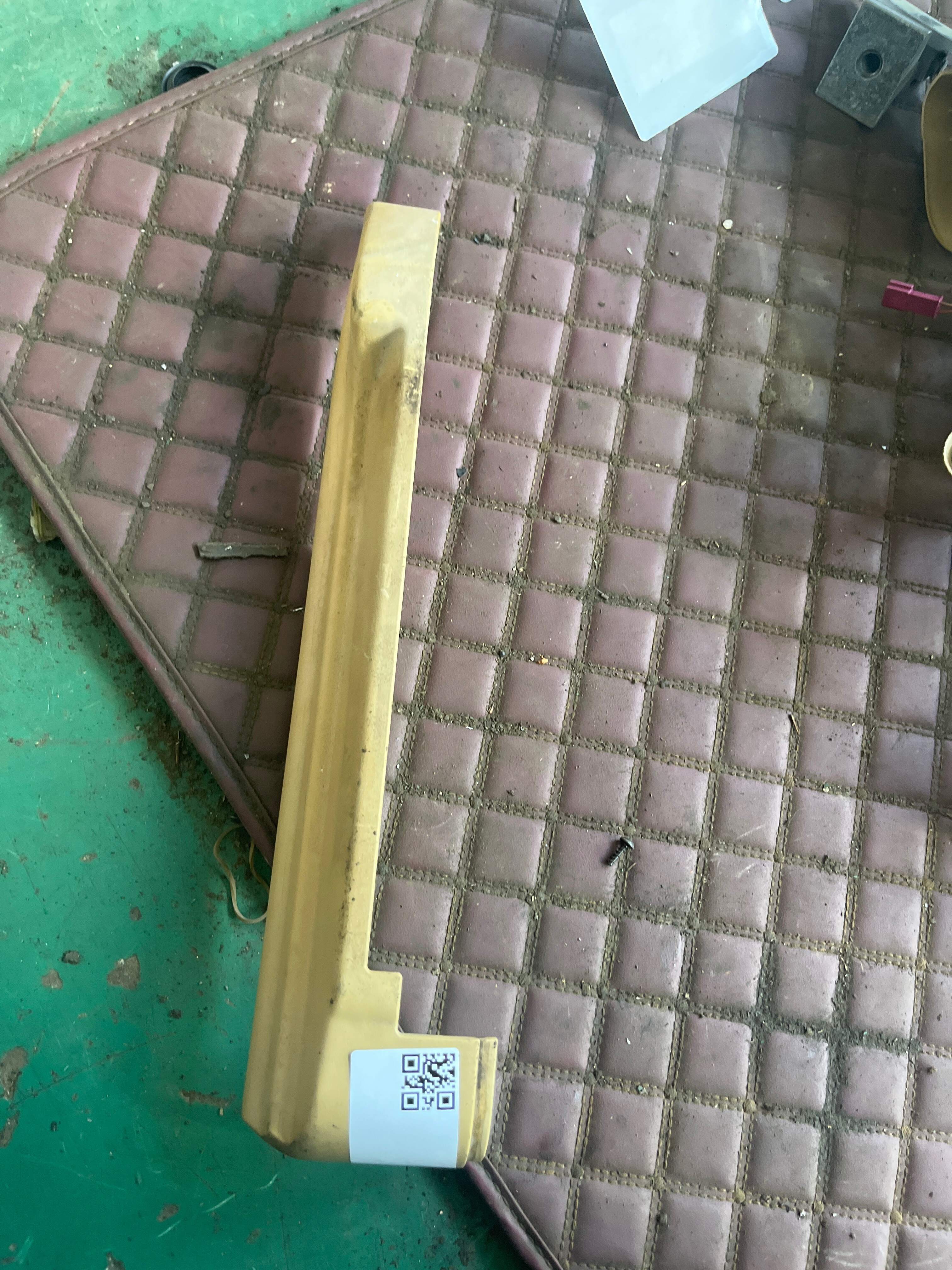 52107015636 副驾驶员座椅侧饰板（右）