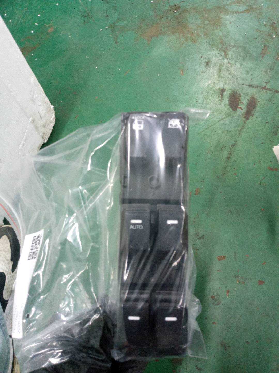 935712S000 Front Door Window Switch, Left