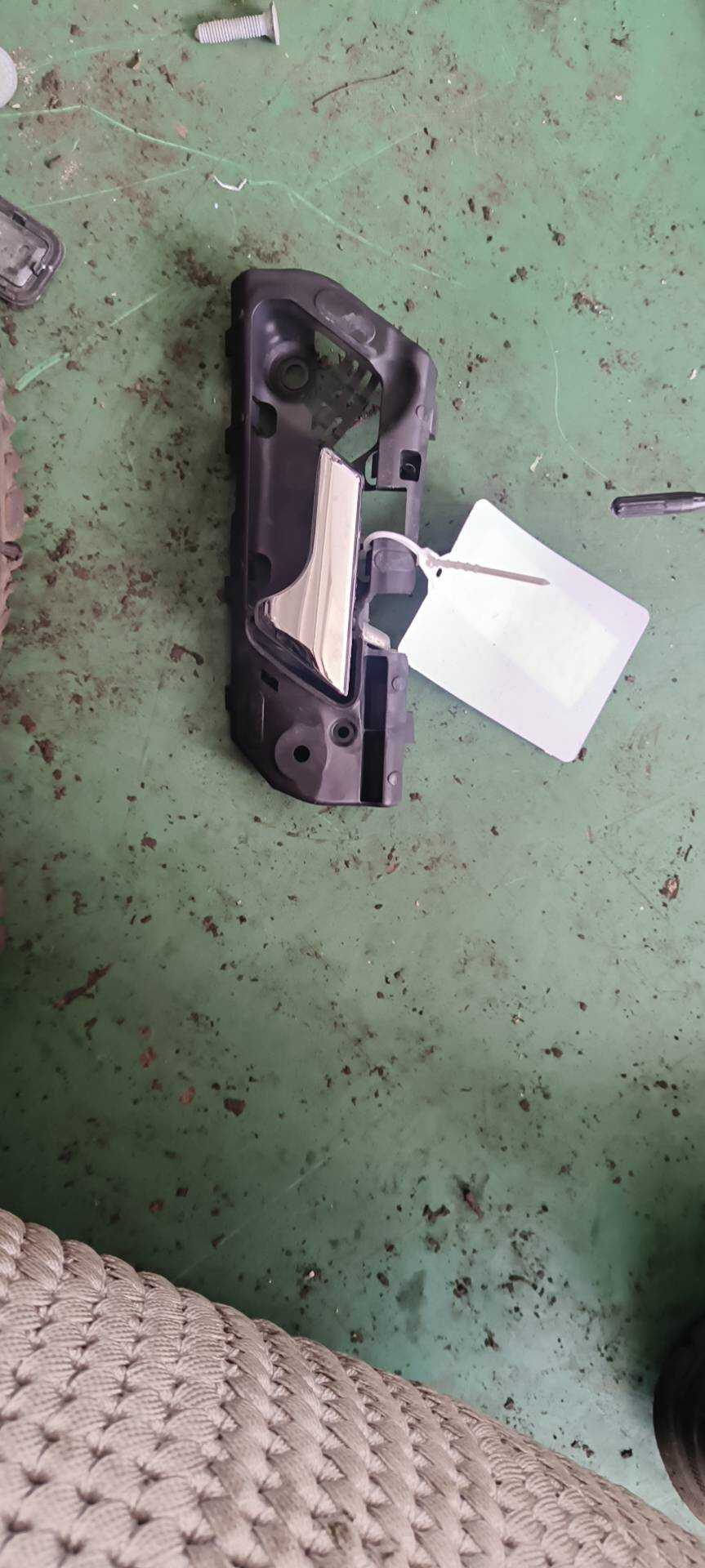 A16476007617F04 前门内拉手（左）
