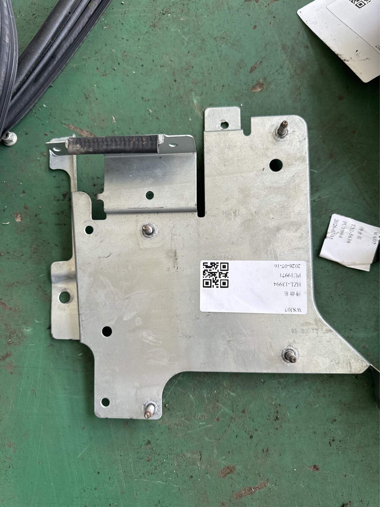 LR052131 ECU Bracket