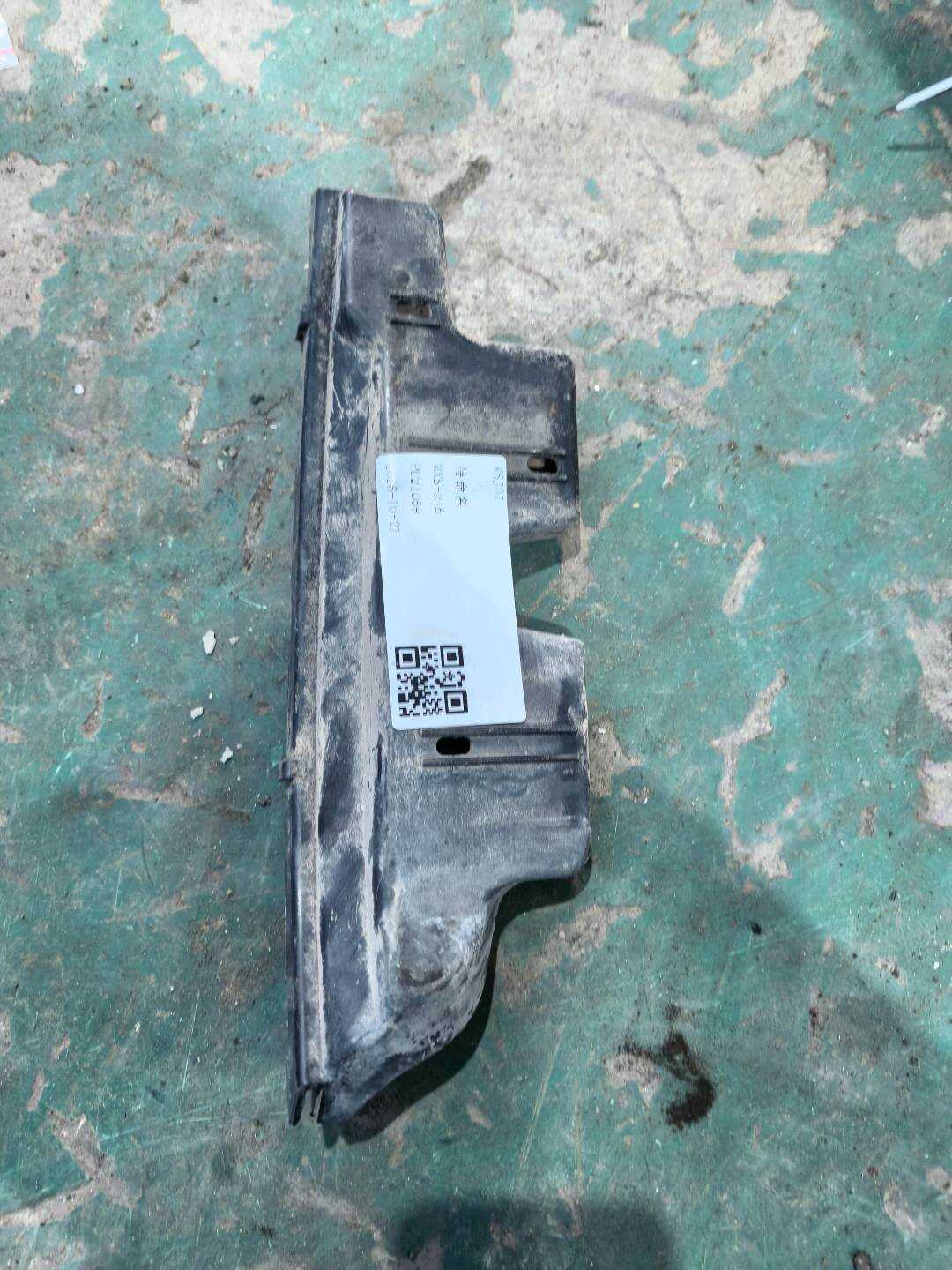 4F5807898A Tail Light Lower Bracket, Right