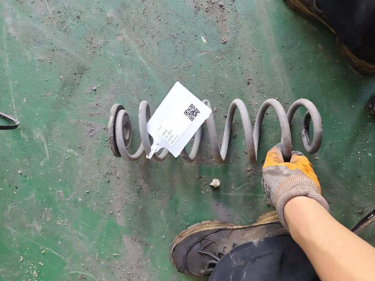 1K0511115BH 后减震器螺旋弹簧（右）