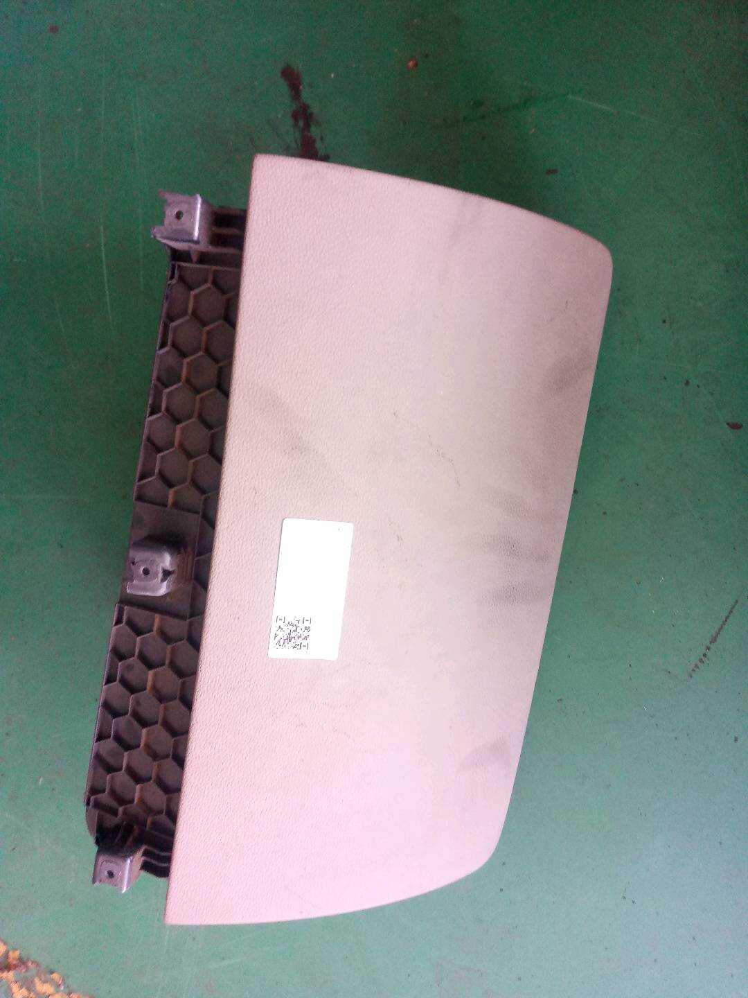 4L18571044PK 仪表台杂物箱