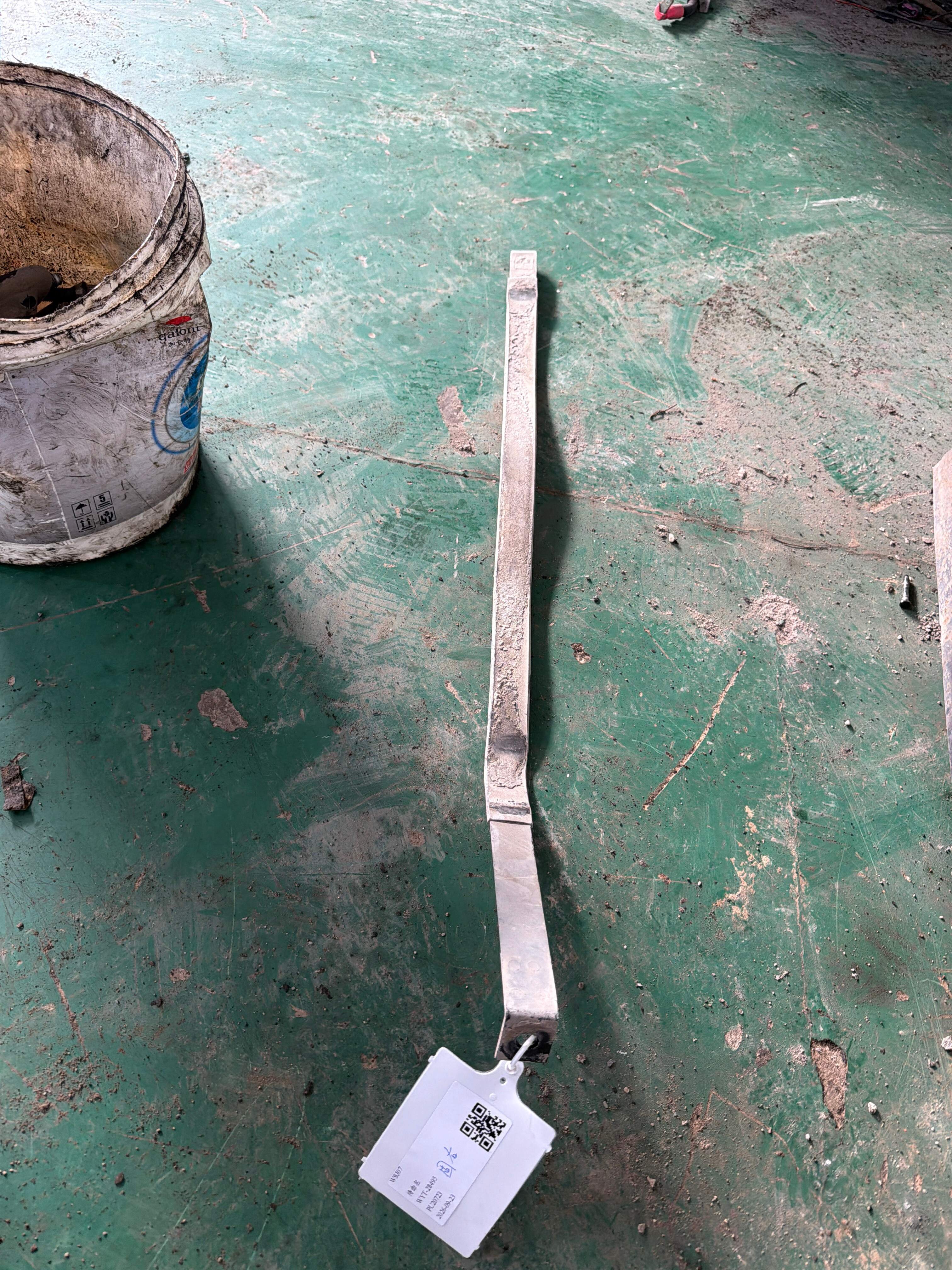 7760133040 Fuel Tank Strap, Right